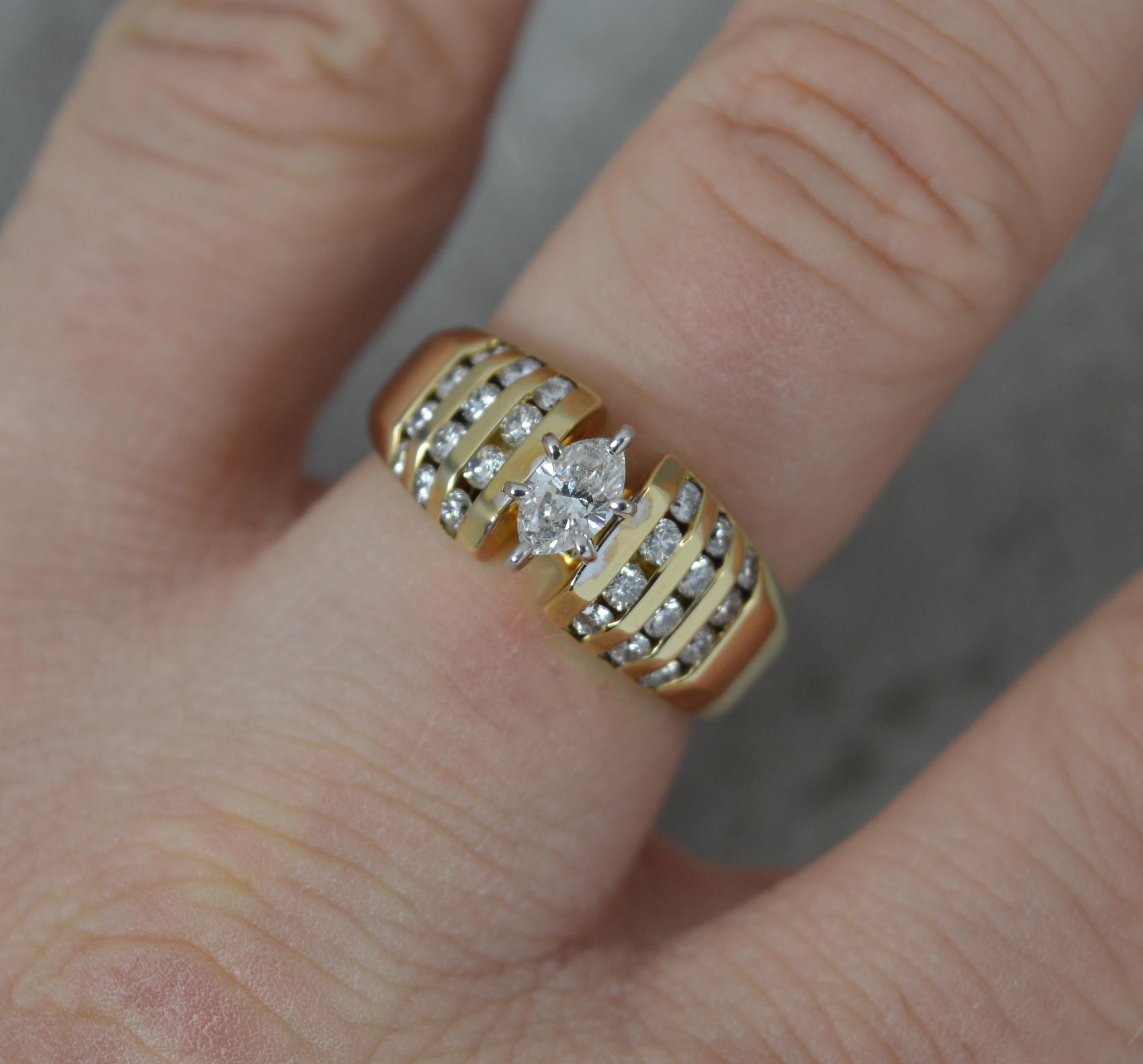 Taille Marquise Superbe bague de fiançailles en or 14 carats et grappe de diamants de 1,00 carat en vente