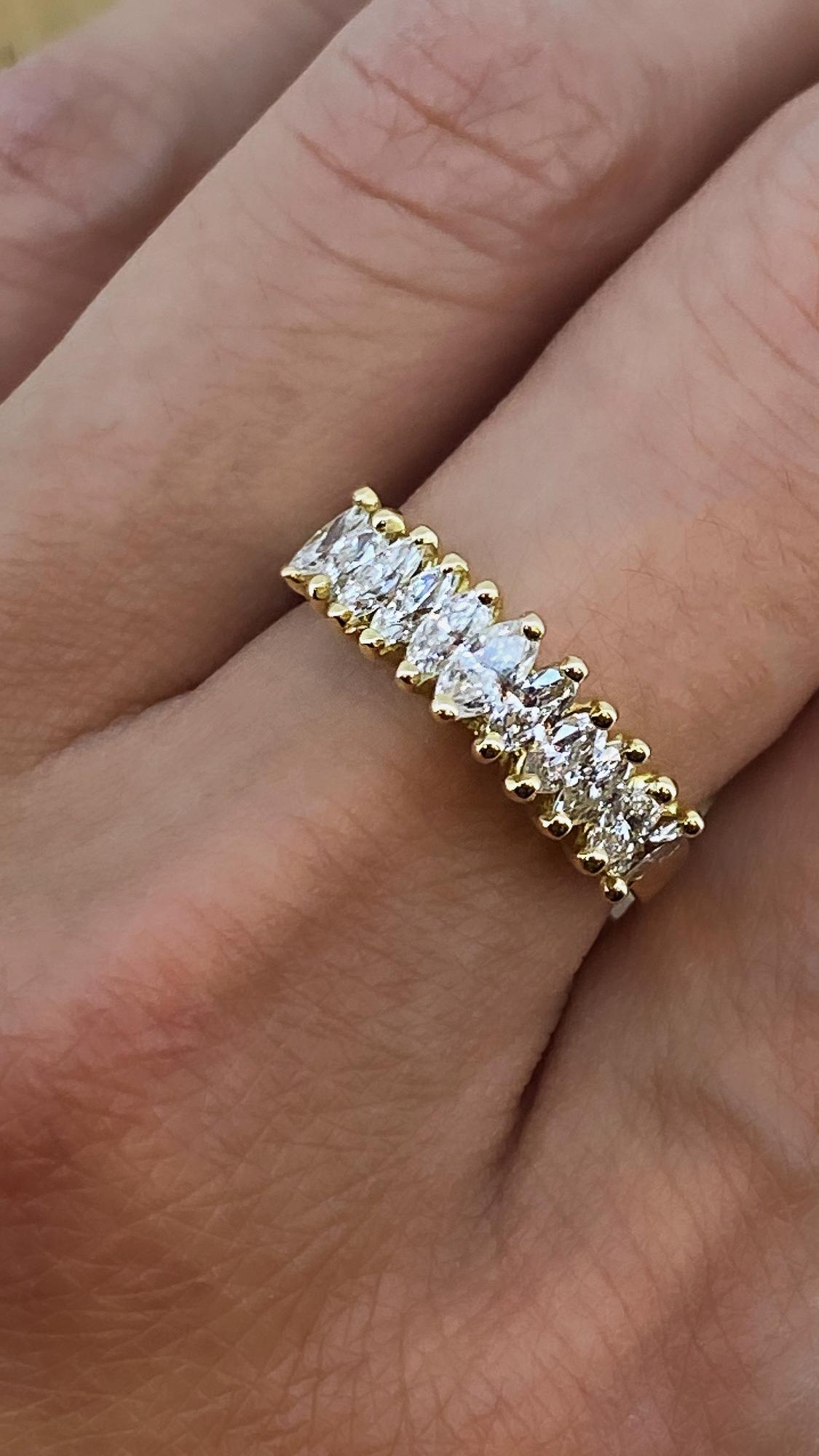 Taille Marquise Superbe bague/anneau grappe en or jaune 18 carats avec diamant taille marquise de 1,00 carat (x 11) en vente