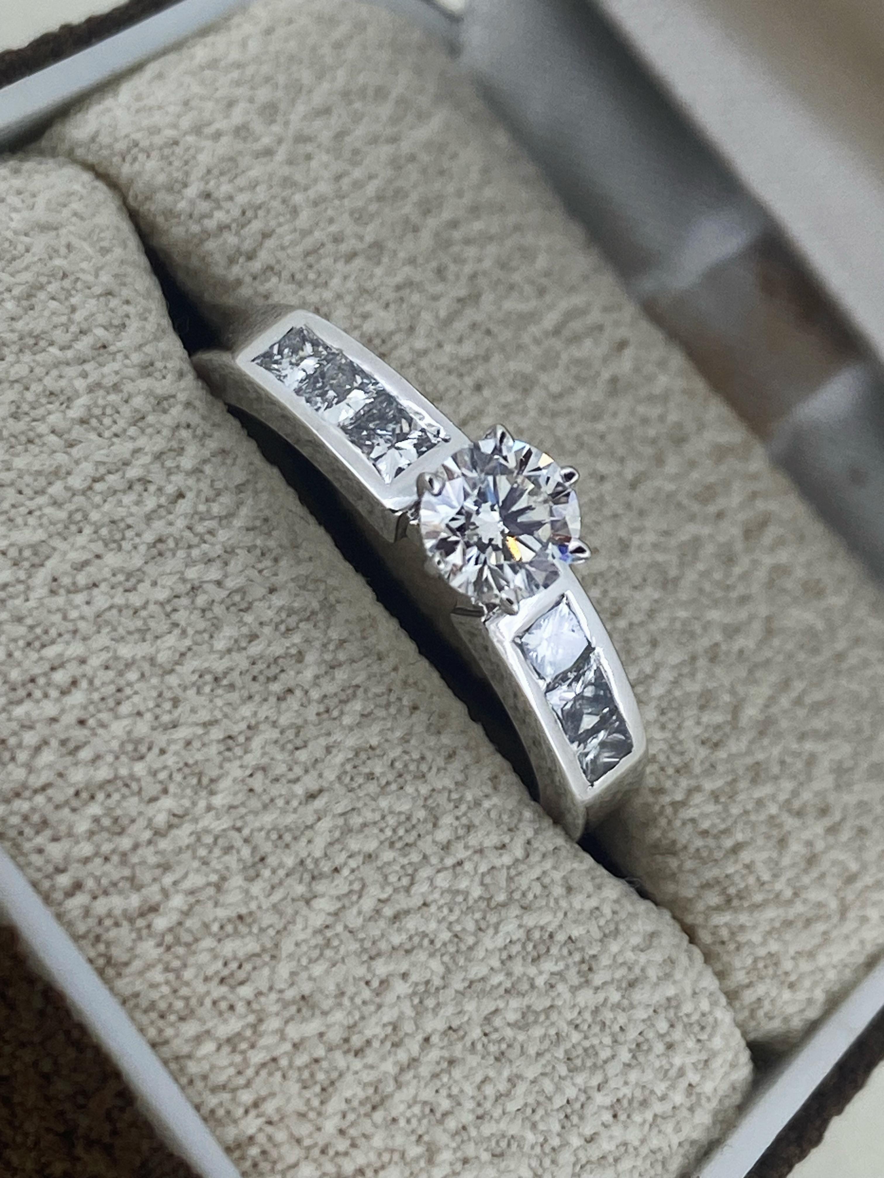 Round Cut Superb 1.00ct Solitaire with Accents Diamond Engagement Ring in 18K White Gold For Sale