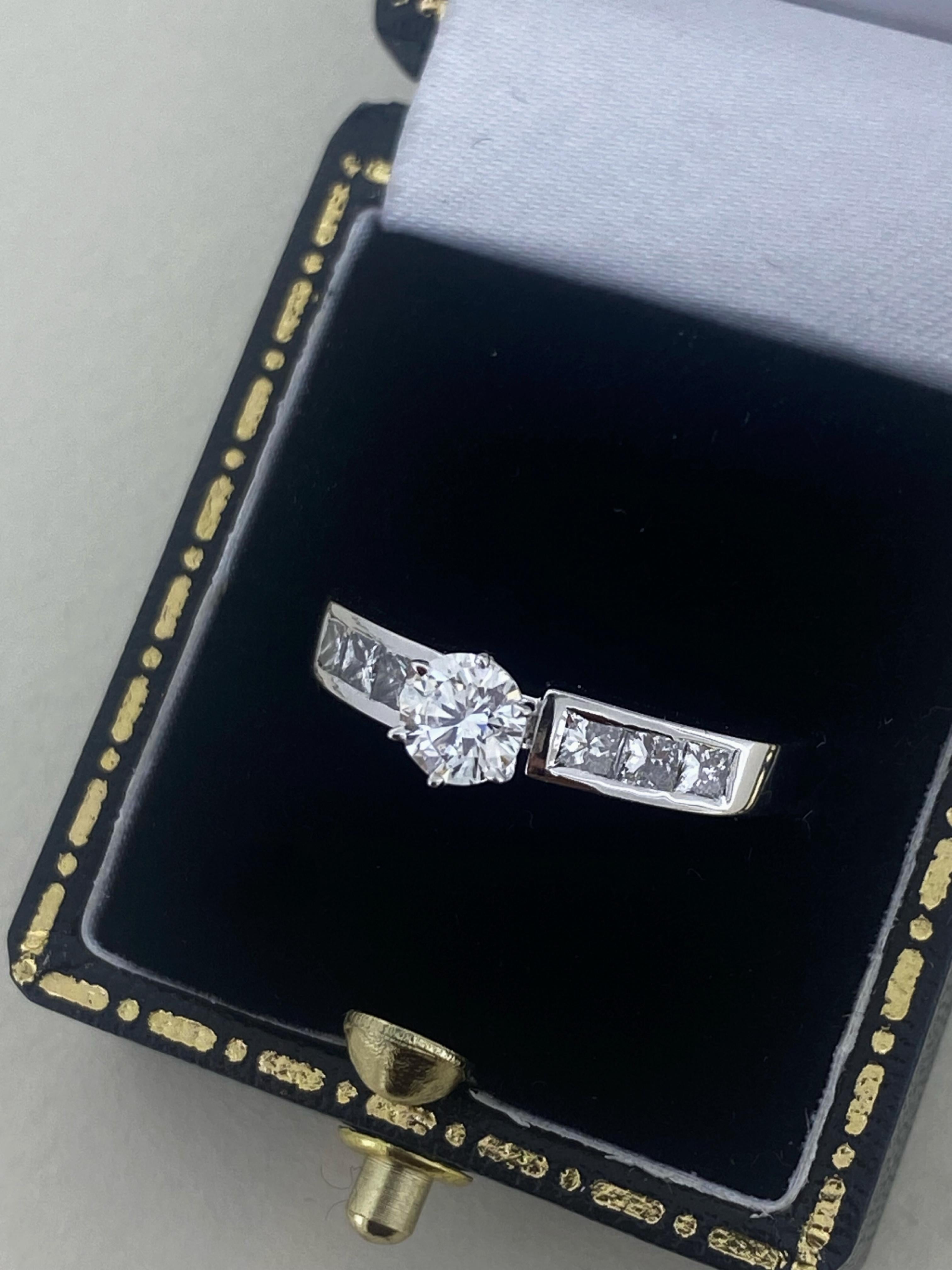 Superb 1.00ct Solitaire with Accents Diamond Engagement Ring in 18K White Gold For Sale 1