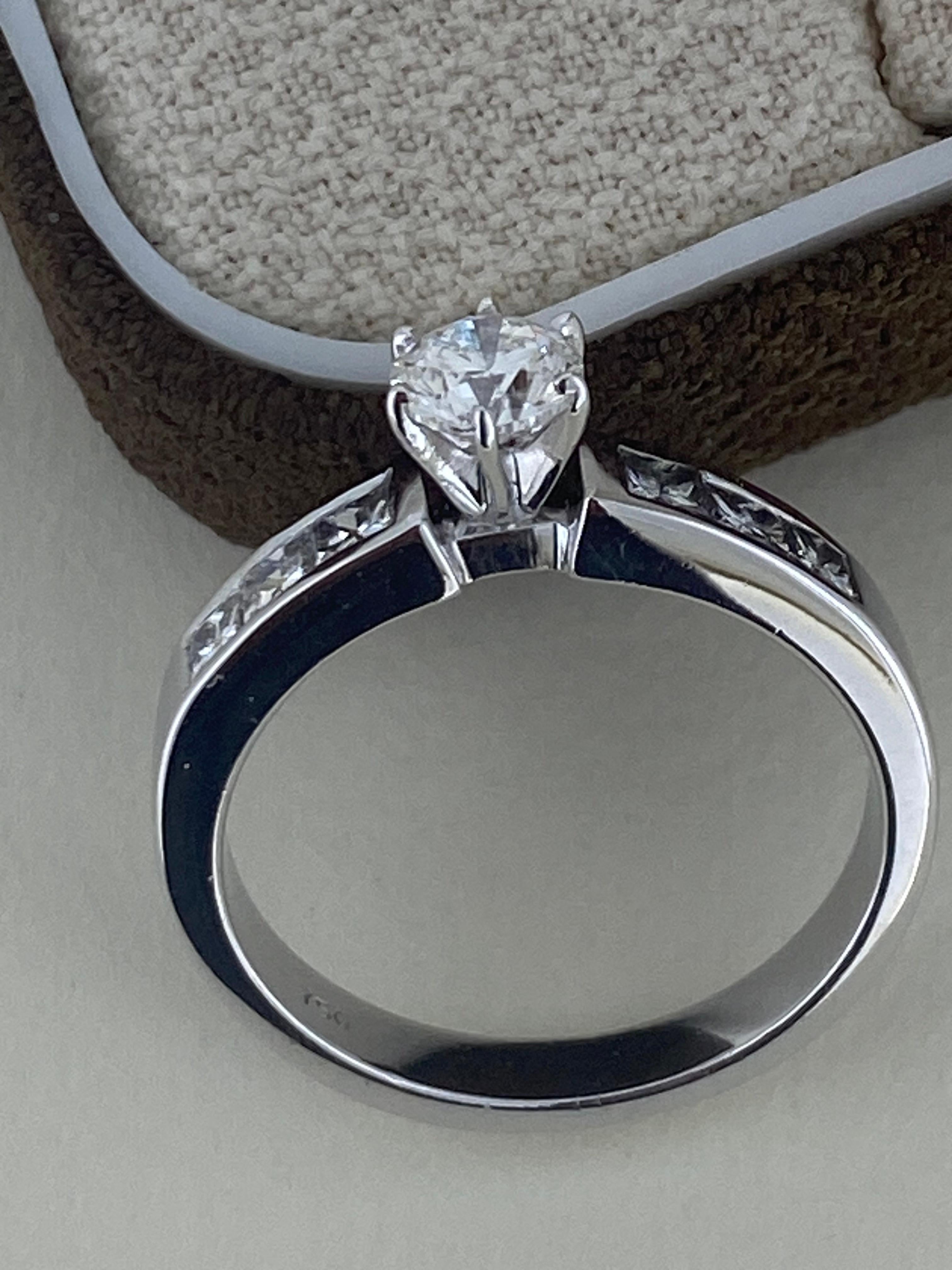 Superb 1.00ct Solitaire with Accents Diamond Engagement Ring in 18K White Gold For Sale 2