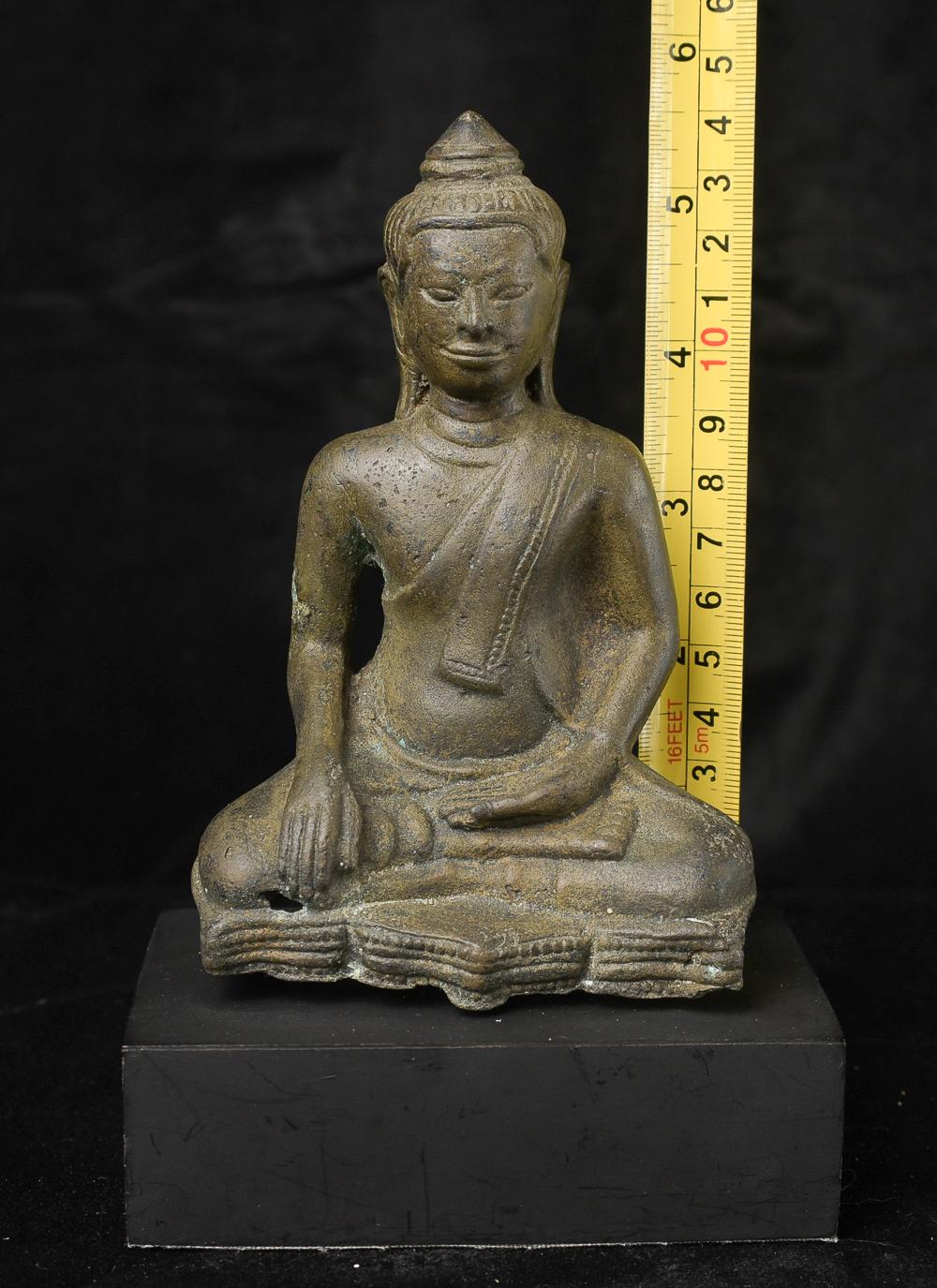Moulage Superbe bouddha thaïlandais du 13e siècle. 10077 en vente