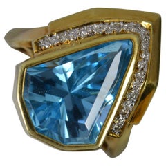 Superbe bague fantaisie en or 14 carats avec topaze bleue et diamants