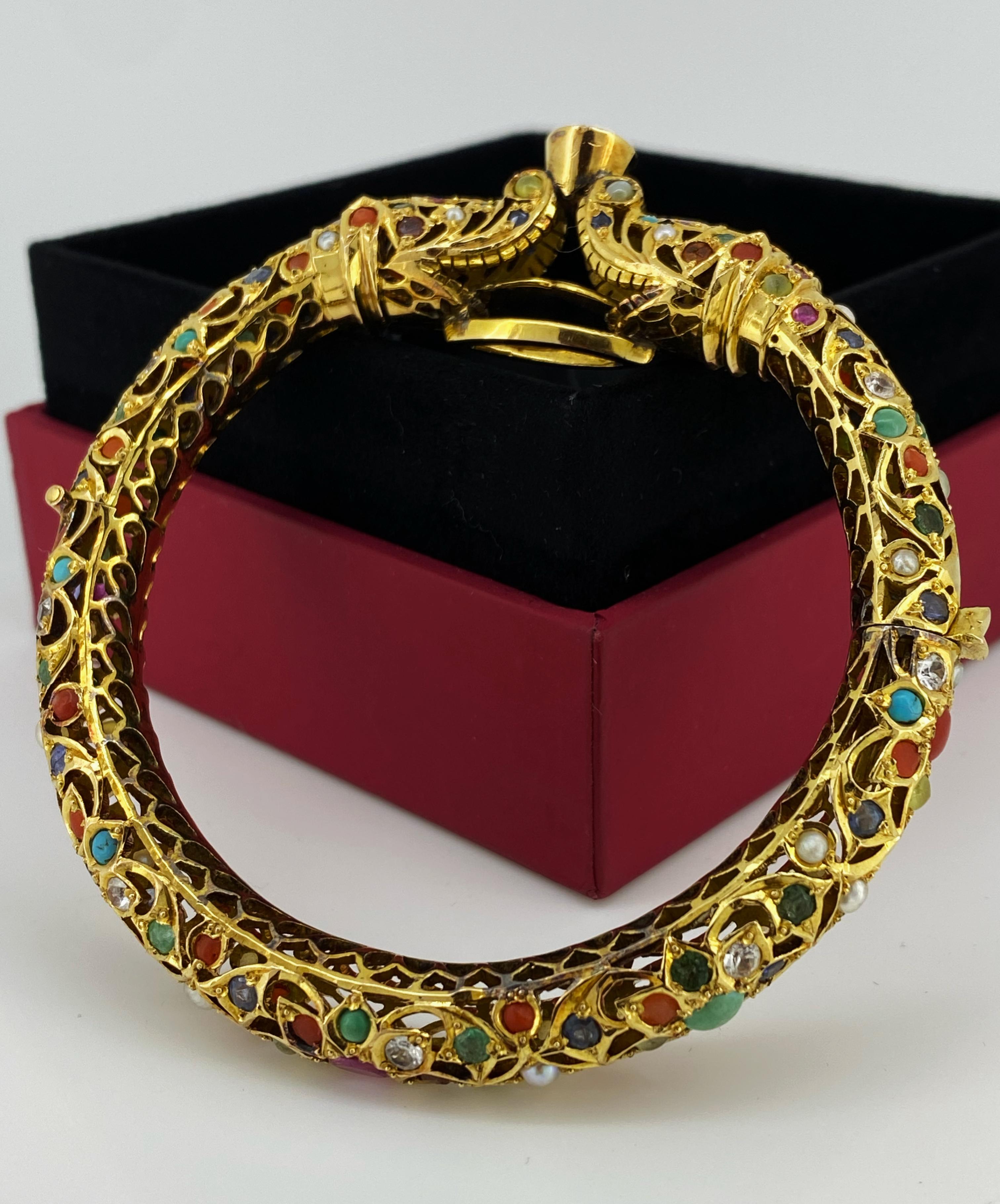 Mughal-Armreif aus 14 Karat Gold, Multi-Gem (Ruby, Saphir, Smaragd, Türkis) 5