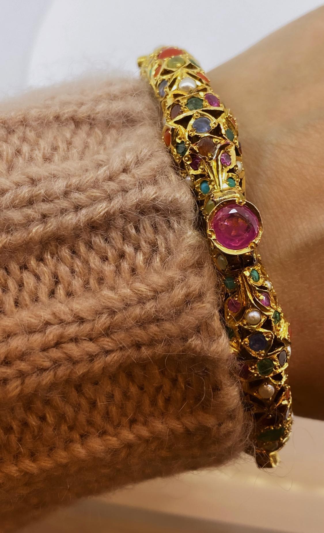 Mughal-Armreif aus 14 Karat Gold, Multi-Gem (Ruby, Saphir, Smaragd, Türkis) 7