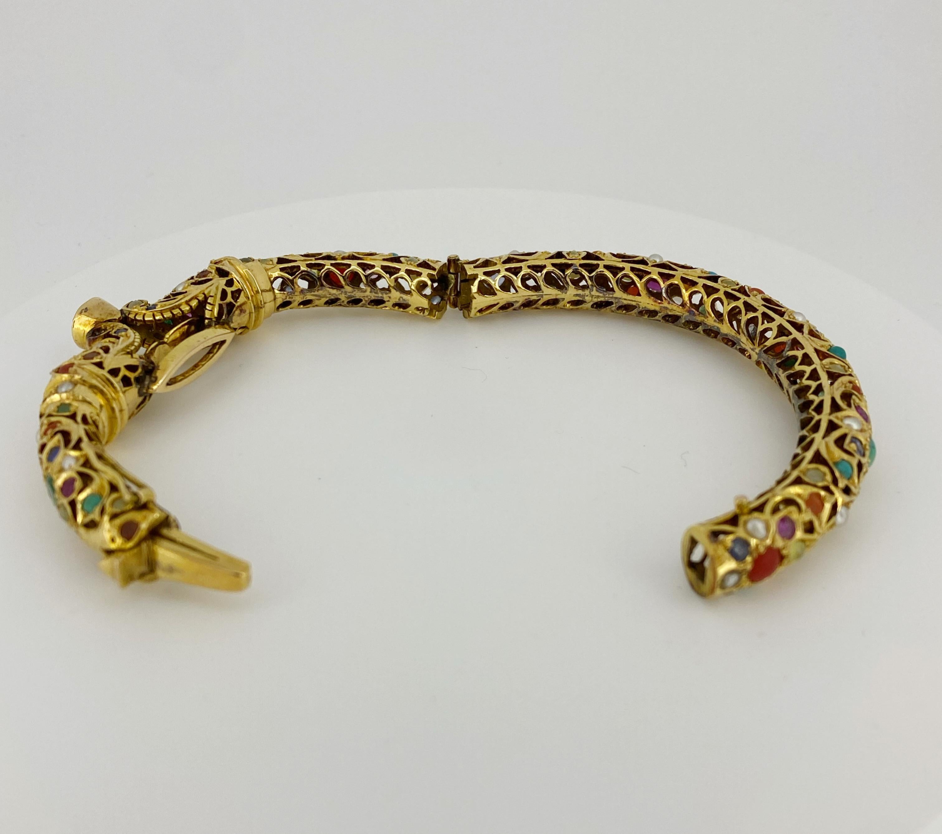 Mughal-Armreif aus 14 Karat Gold, Multi-Gem (Ruby, Saphir, Smaragd, Türkis) Damen