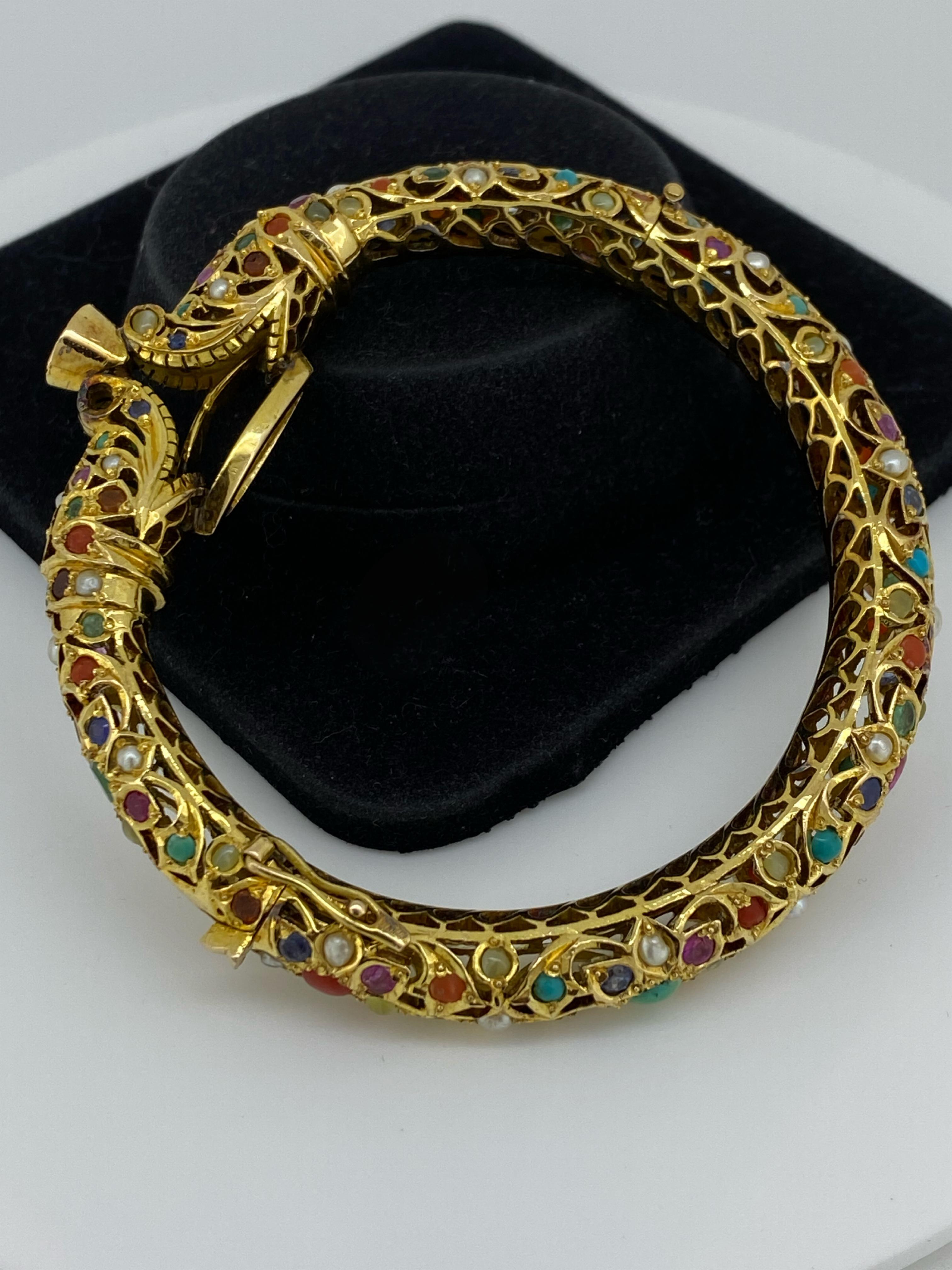 Mughal-Armreif aus 14 Karat Gold, Multi-Gem (Ruby, Saphir, Smaragd, Türkis) 1