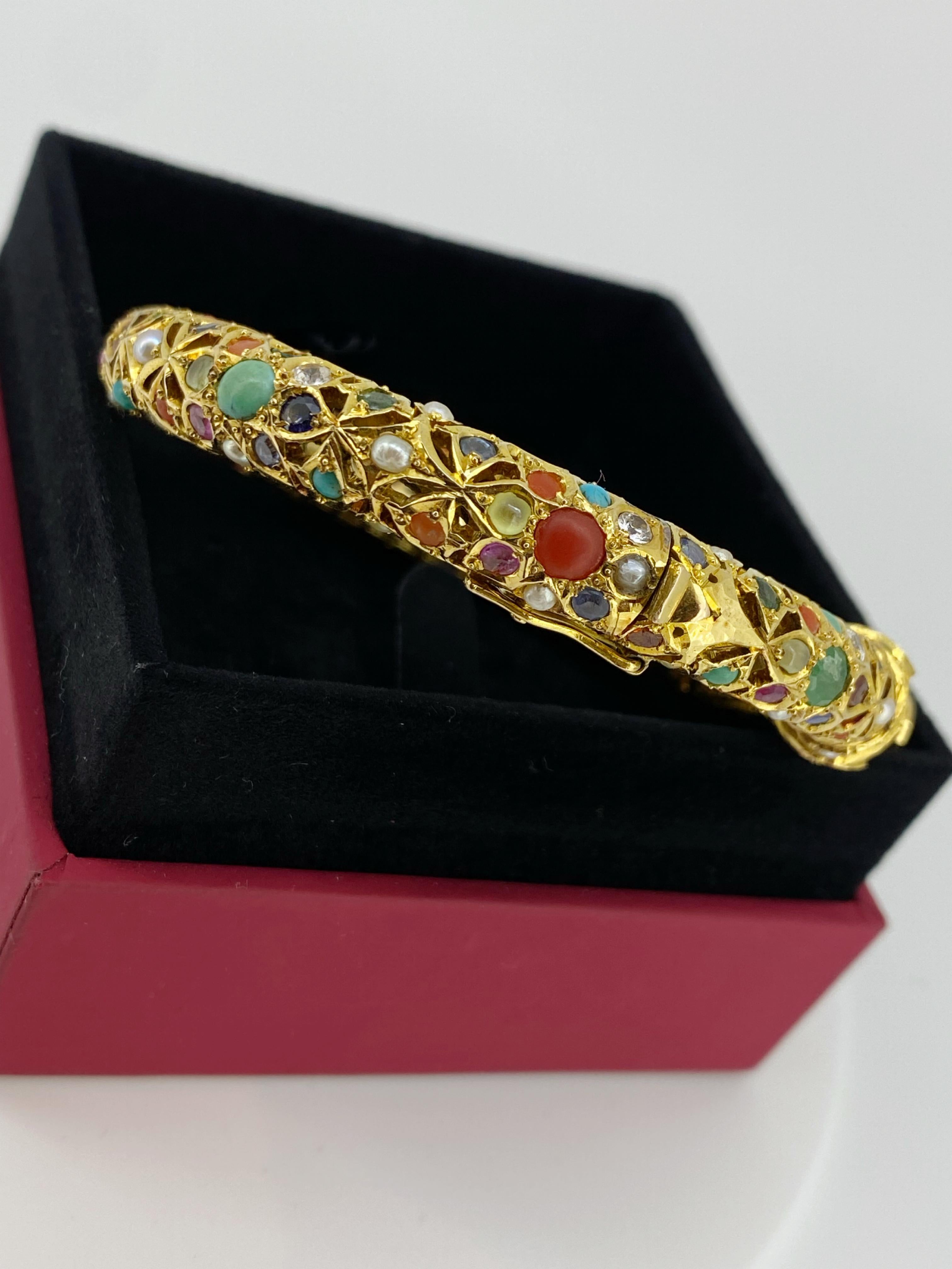Mughal-Armreif aus 14 Karat Gold, Multi-Gem (Ruby, Saphir, Smaragd, Türkis) 2