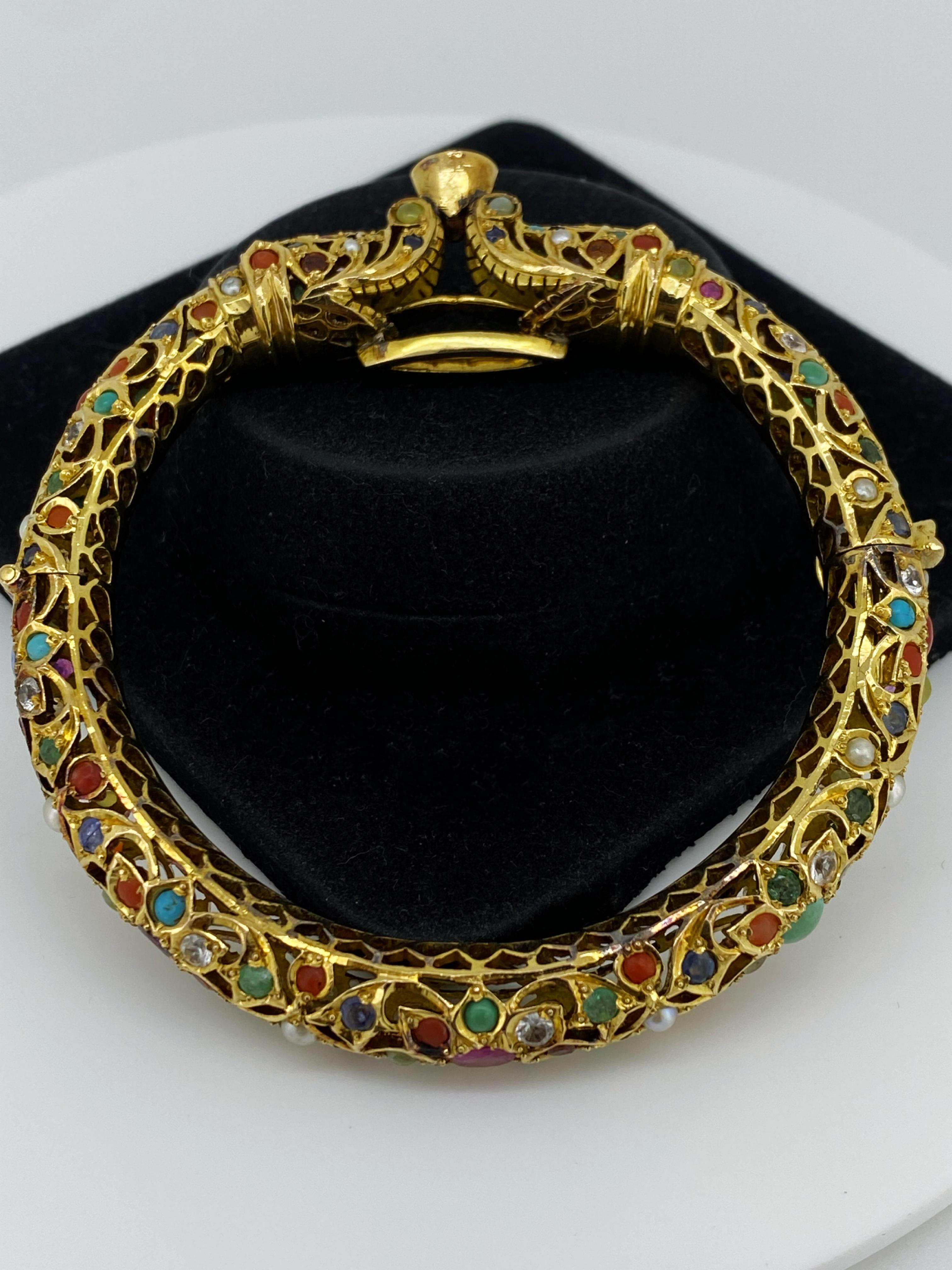 Mughal-Armreif aus 14 Karat Gold, Multi-Gem (Ruby, Saphir, Smaragd, Türkis) 4