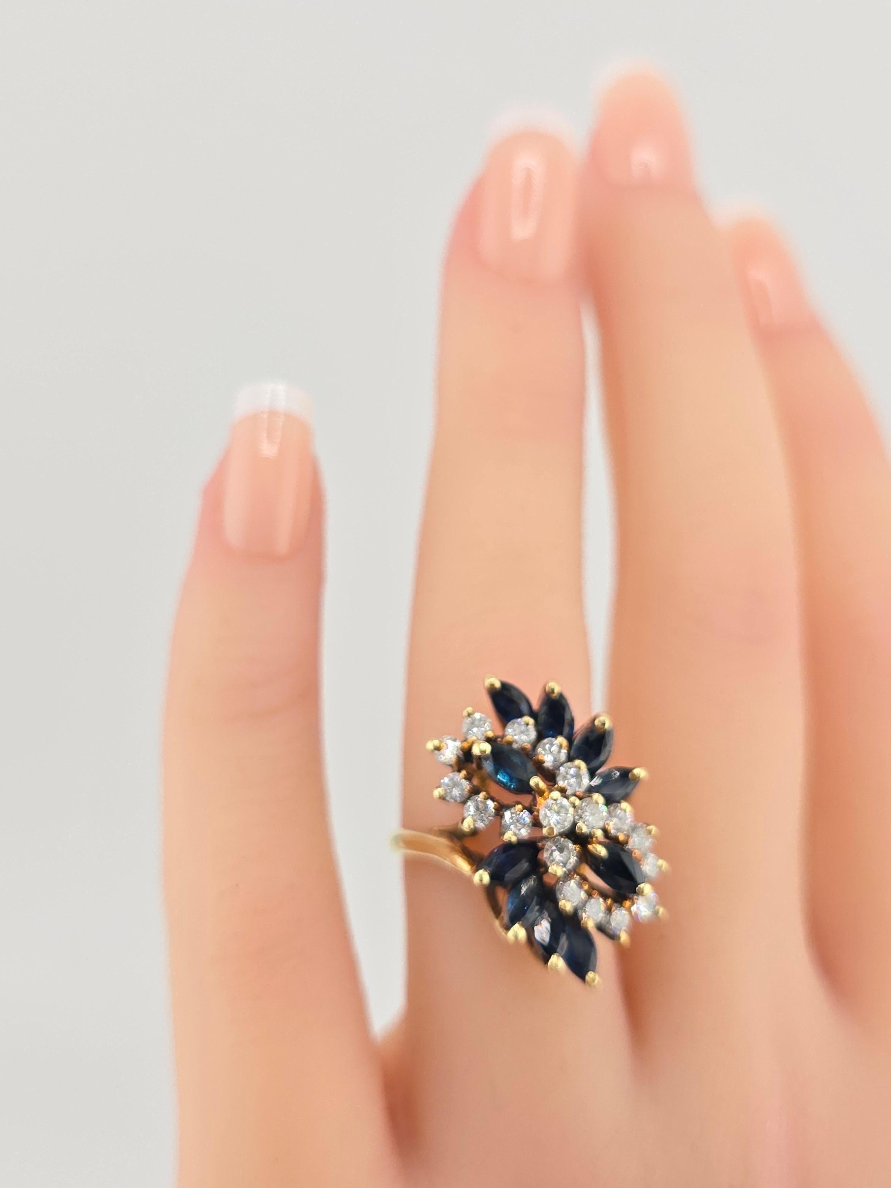 Hervorragender Ring aus 14 Karat Gelbgold mit Diamant und Saphir (Rundschliff)