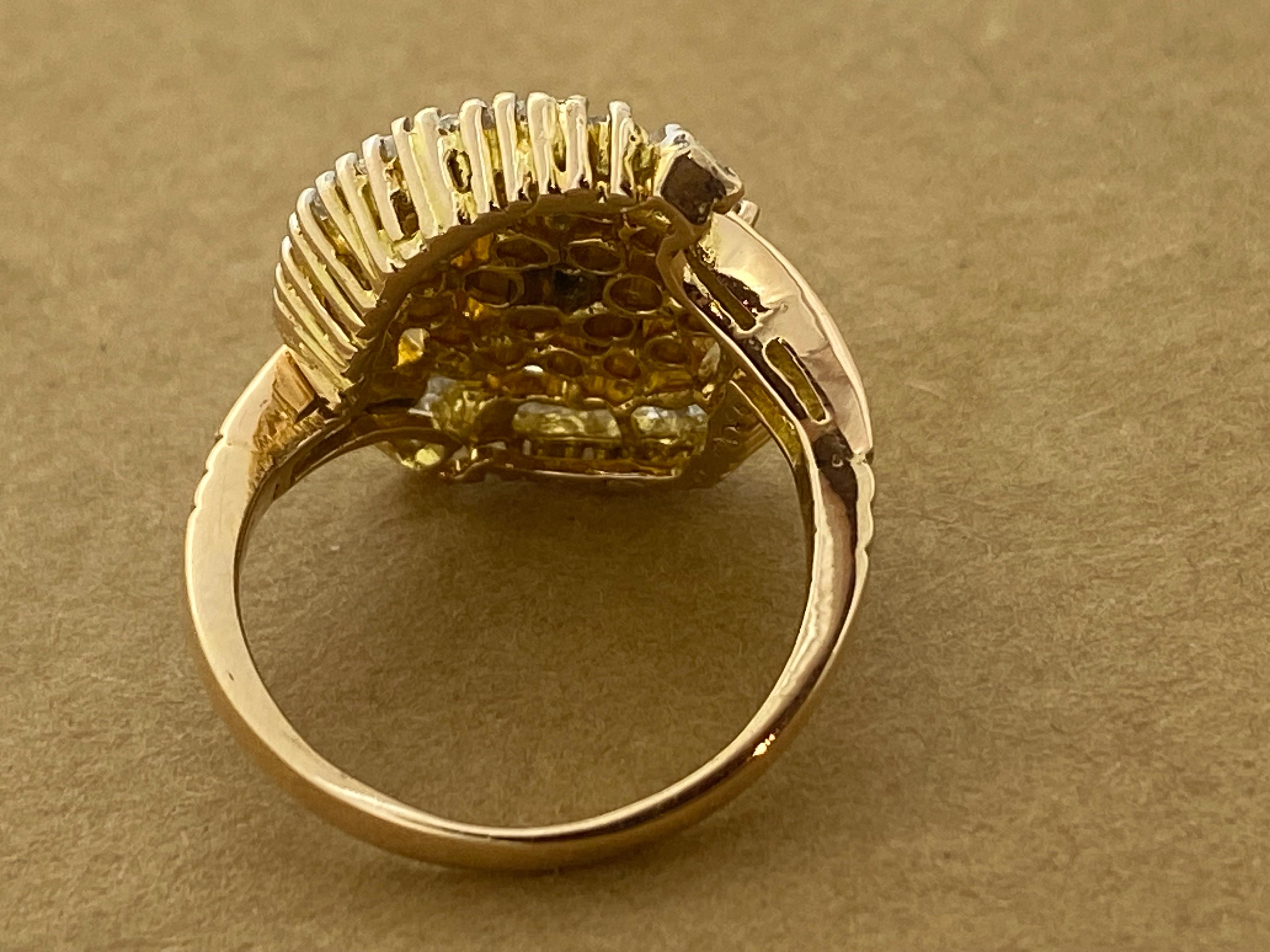 Superbe bague en or jaune 14 carats avec grappe de diamants de 1,50 carat (tailles rondes et baguettes) Pour femmes en vente