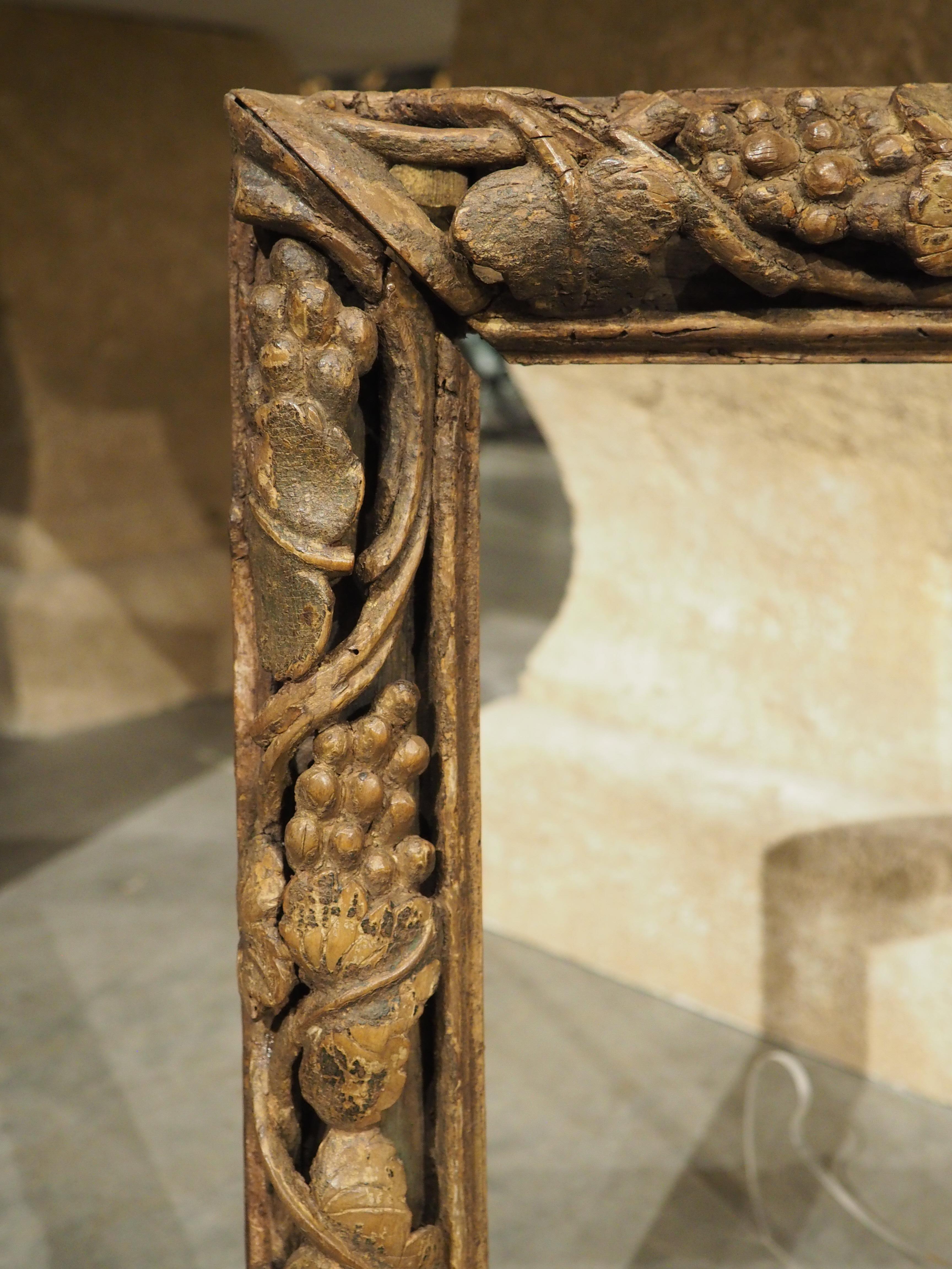 Superb 16th Century Carved Wooden Frame with Pierced Grapevine Frieze In Good Condition For Sale In Dallas, TX