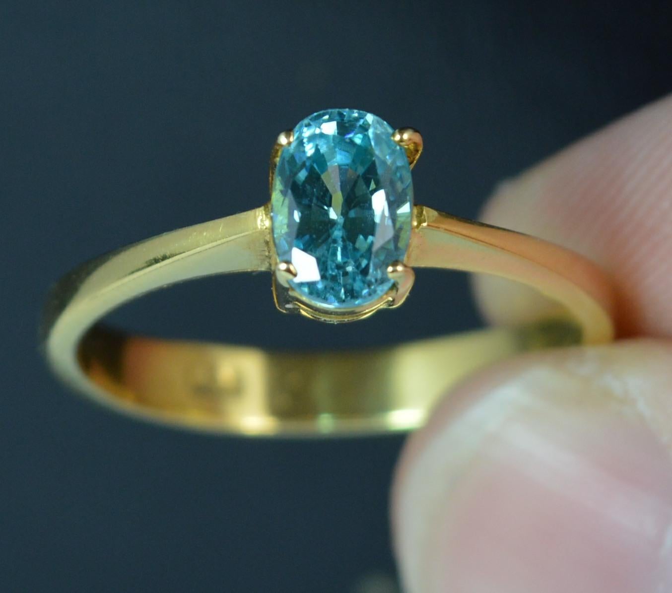 Superb 18 Carat Gold and Zircon Solitaire Ring In Good Condition In St Helens, GB