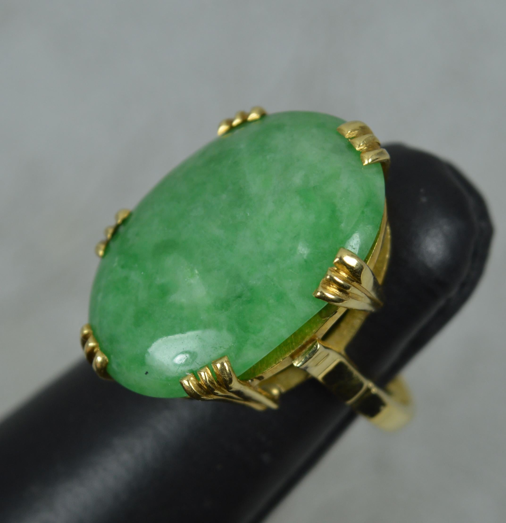 Superb 18 Carat Yellow Gold and Natural Jade Solitaire Ring For Sale 6