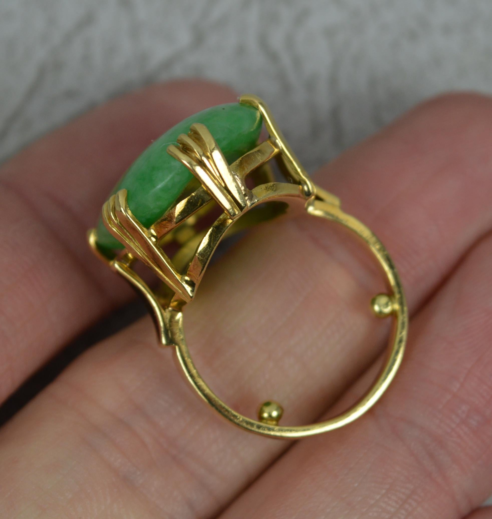 Superb 18 Carat Yellow Gold and Natural Jade Solitaire Ring In Excellent Condition For Sale In St Helens, GB