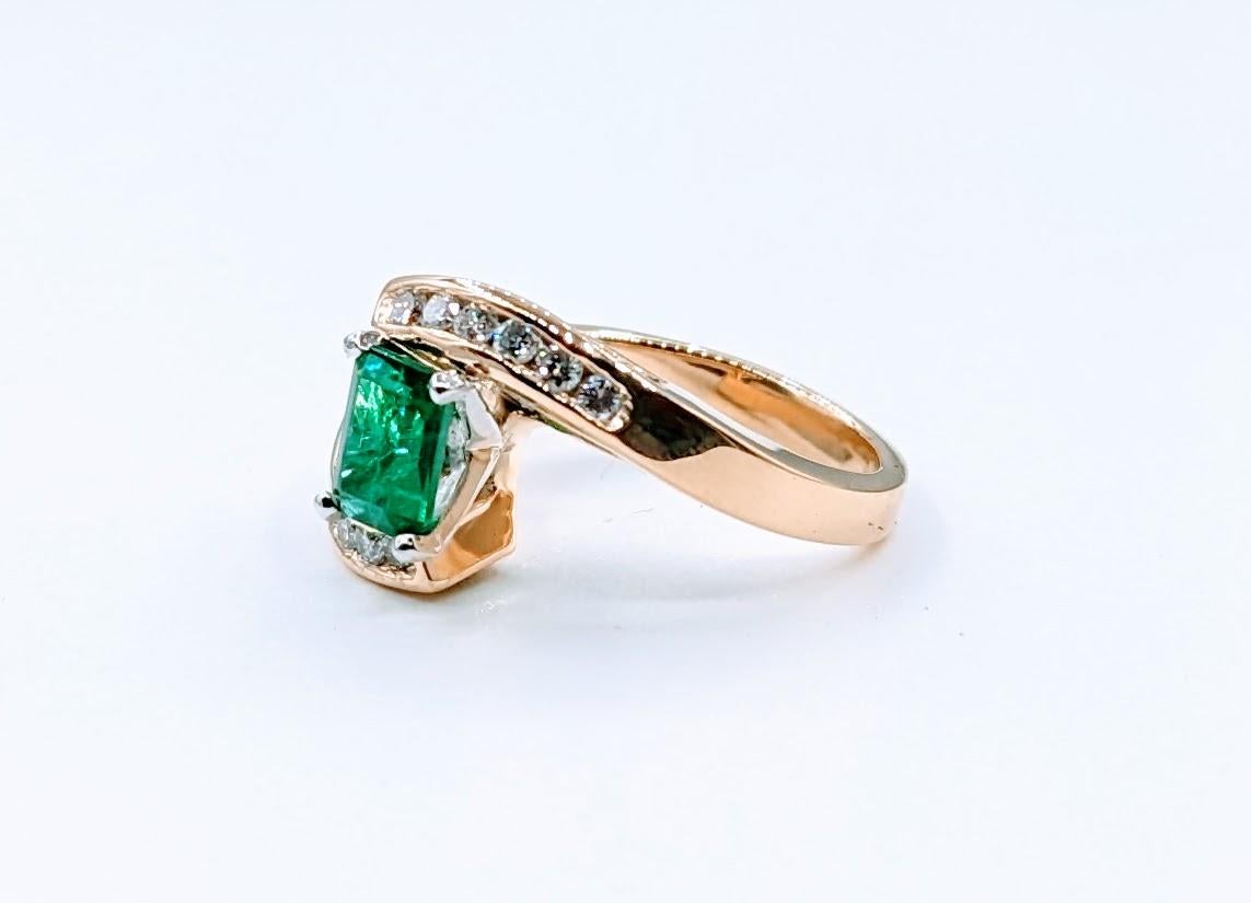 Superb 18k Emerald and Diamond Bypass Ring For Sale 1