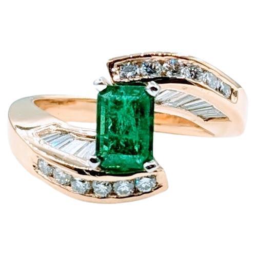 Superb 18k Emerald and Diamond Bypass Ring For Sale