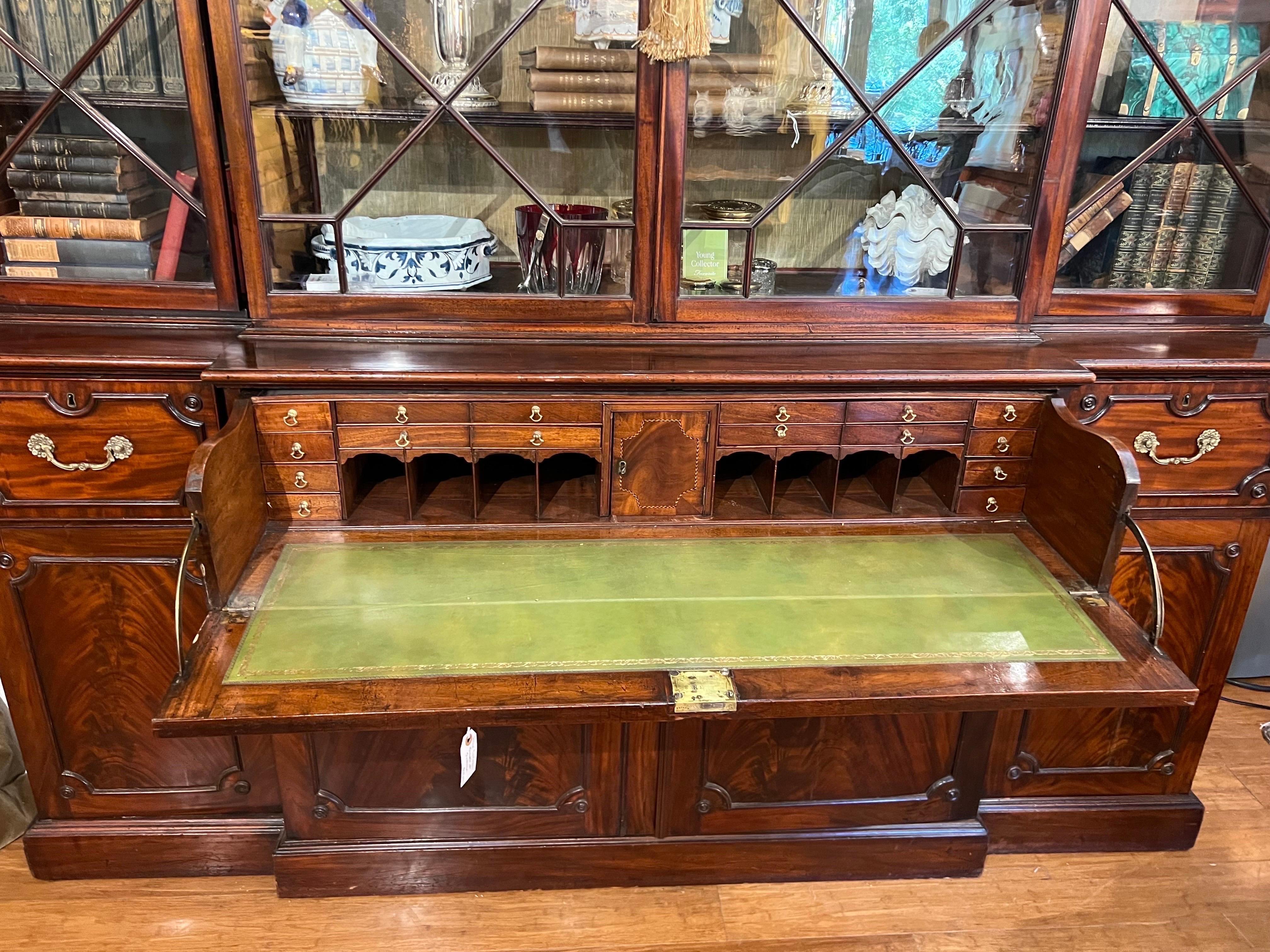 Superb 18th century Georgian Mahogany Breakfront Secretary Bookcase   For Sale 2