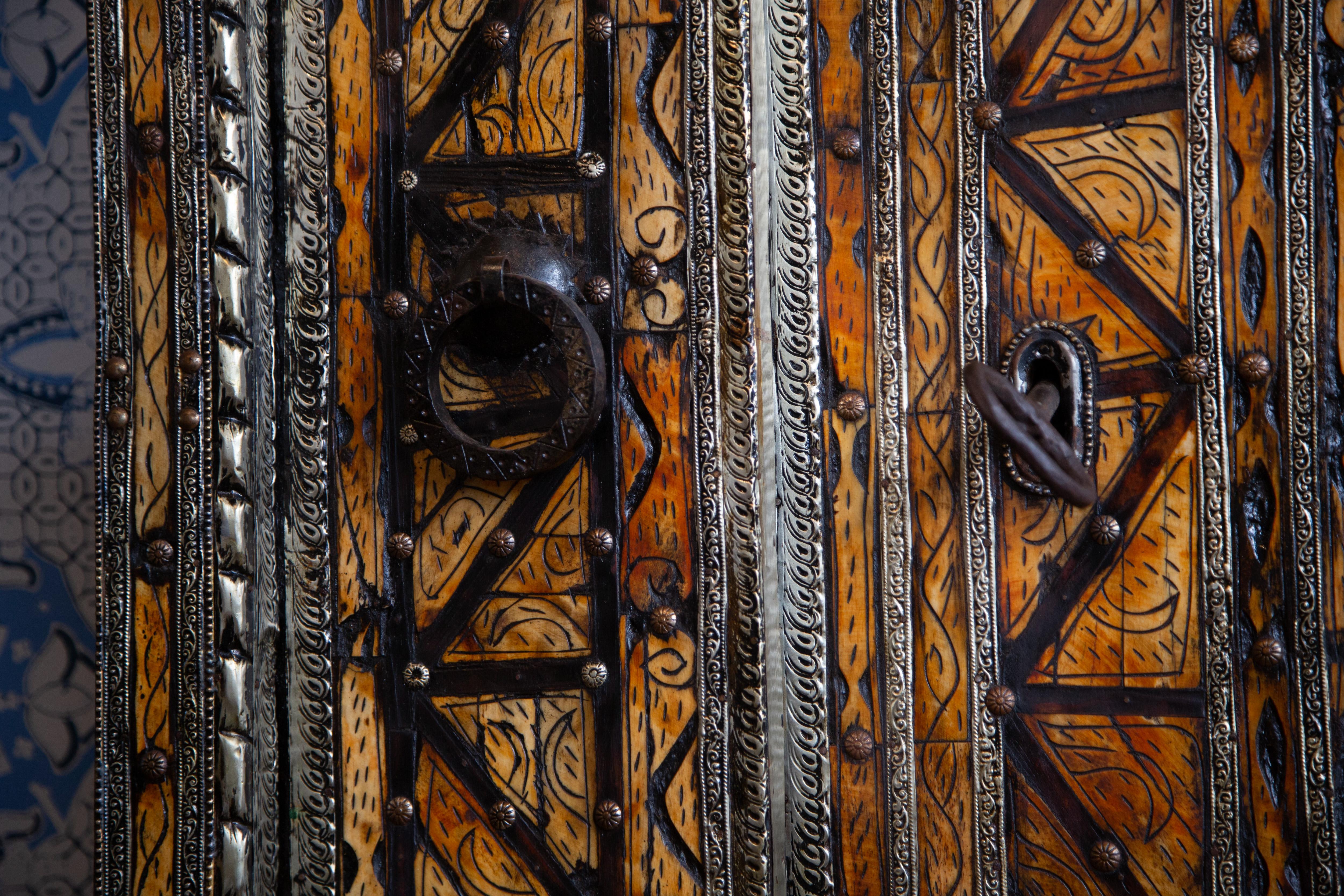 Superb 1900s Camel bone Large Door In Good Condition For Sale In West Palm Beach, FL