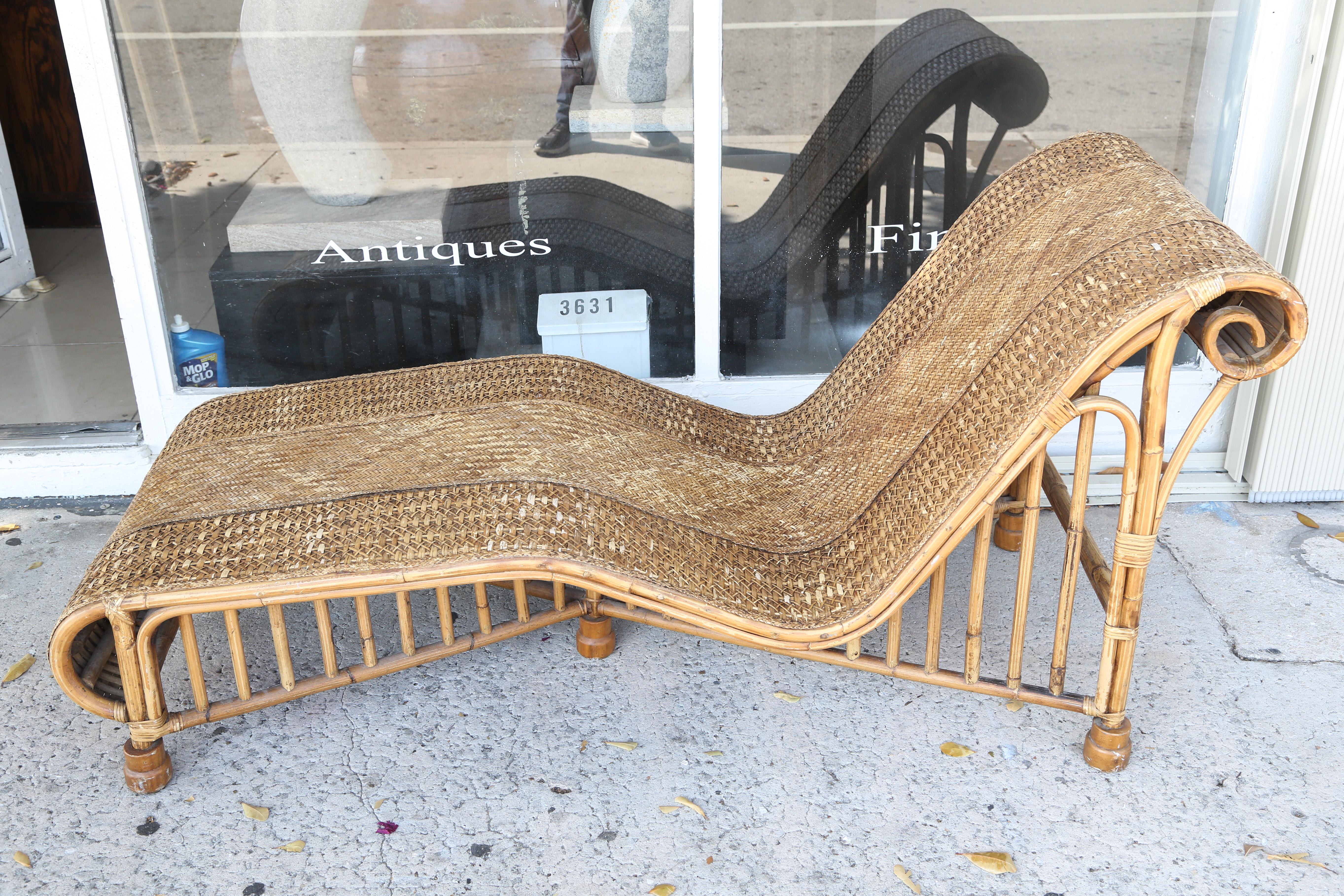 This is a very comfortable chaise or daybed made of Rattan, good condition a little wear with age.
Sitting on 4 turned legs with extra turned supports, and a scroll end.
Extra support underneath, sitting on 5 legs.
Measurements are 72 long 32