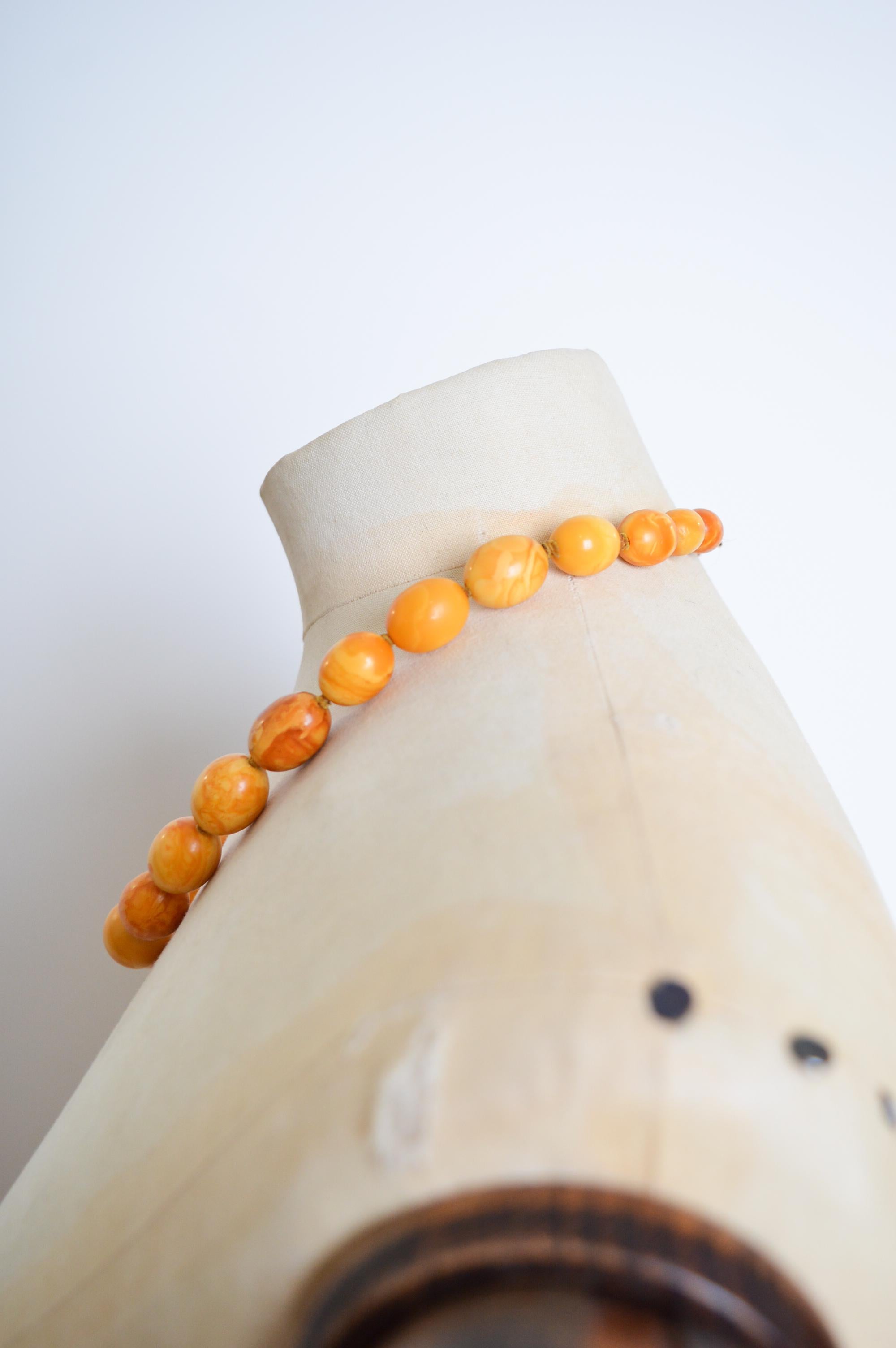 Superb 1930's Graduated Amber Butterscotch Beaded Choker - Necklace For Sale 5