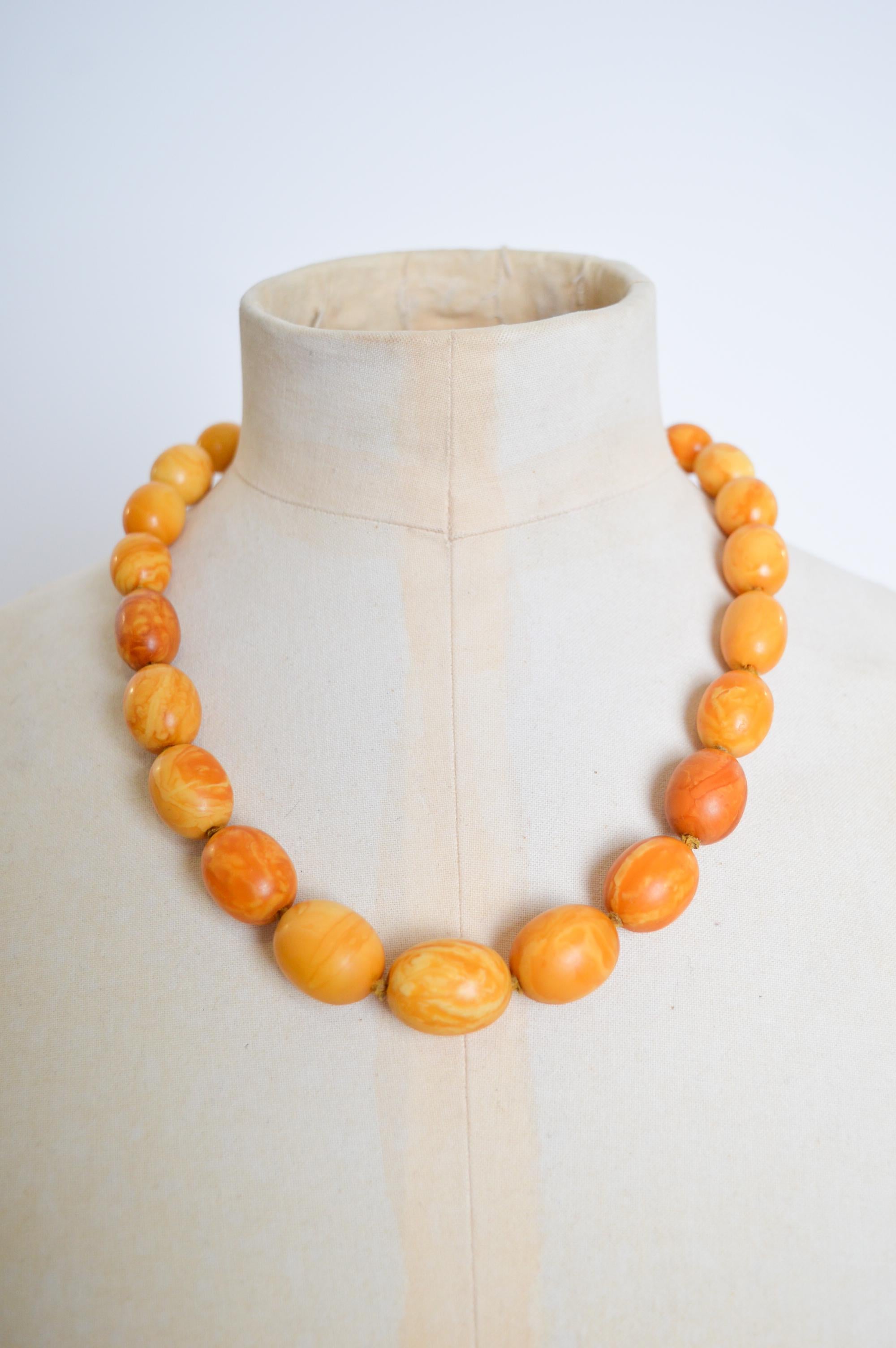 Superb 1930's Graduated Amber Butterscotch Beaded Choker - Necklace For Sale 6