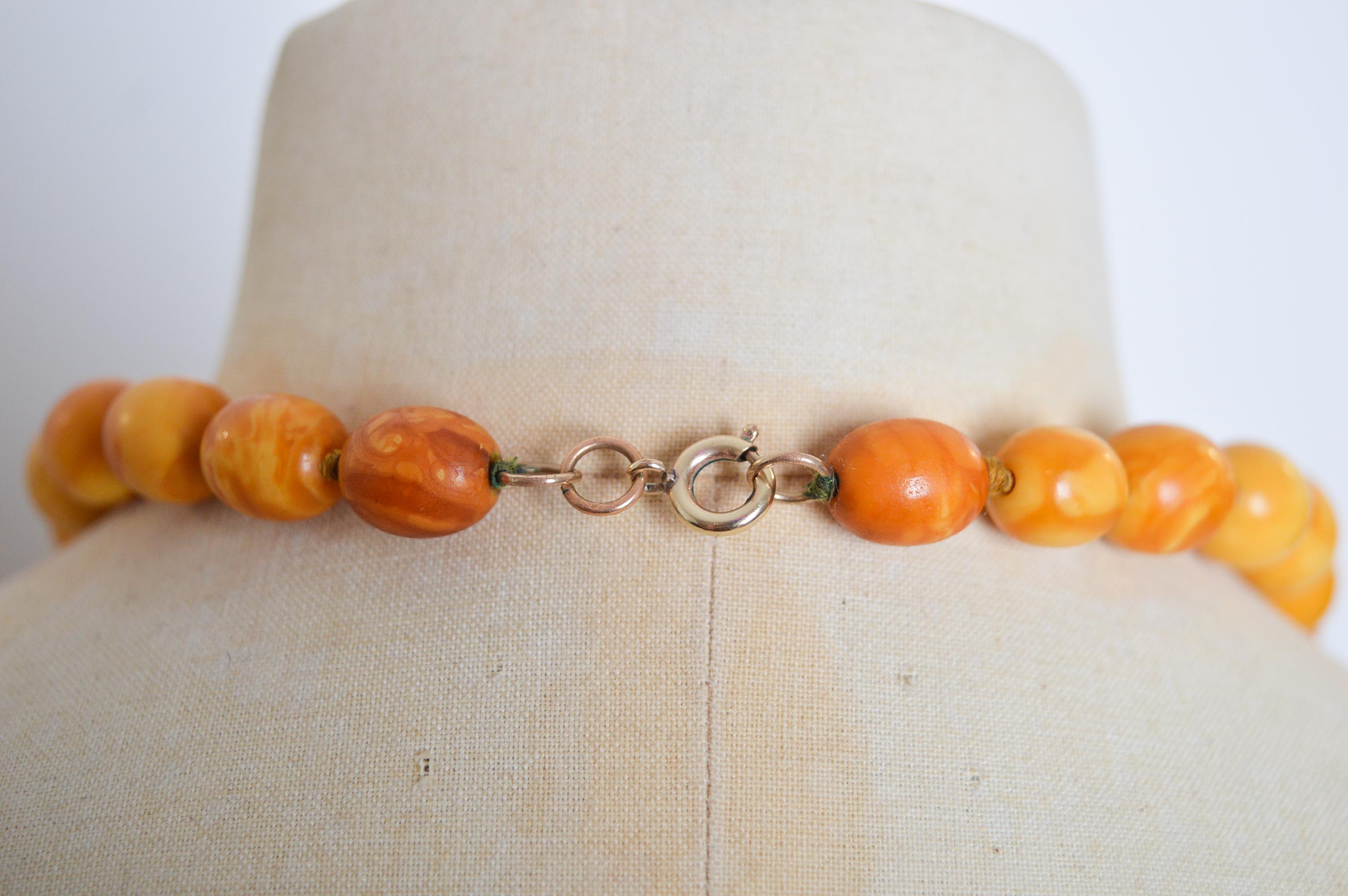 Superb 1930's Graduated Amber Butterscotch Beaded Choker - Necklace For Sale 8
