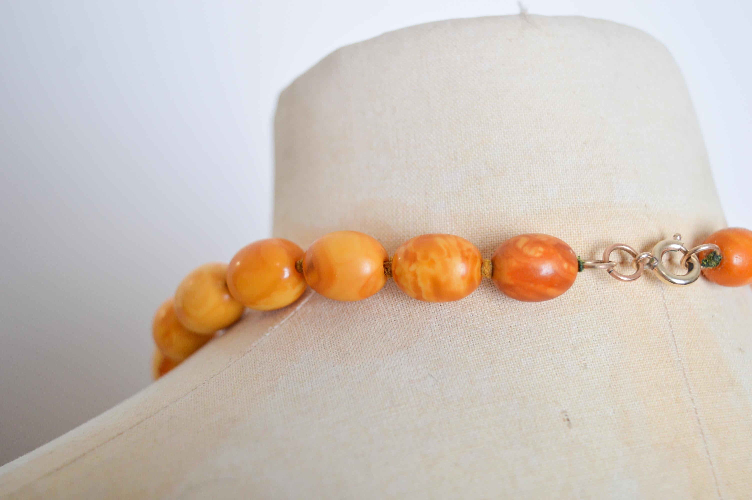 Superb 1930's Graduated Amber Butterscotch Beaded Choker - Necklace For Sale 9