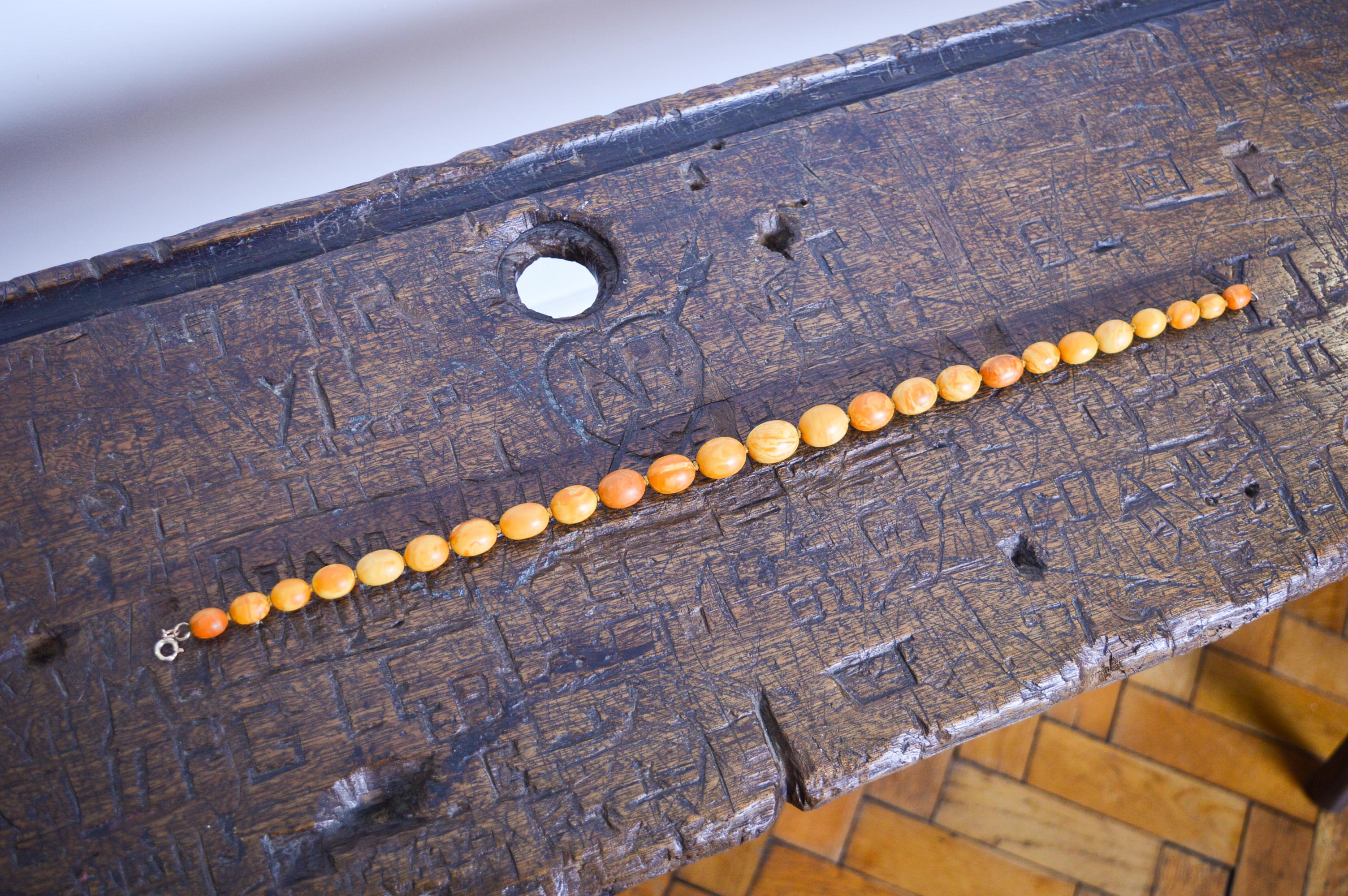 Superb 1930's Graduated Amber Butterscotch Beaded Choker - Necklace For Sale 14