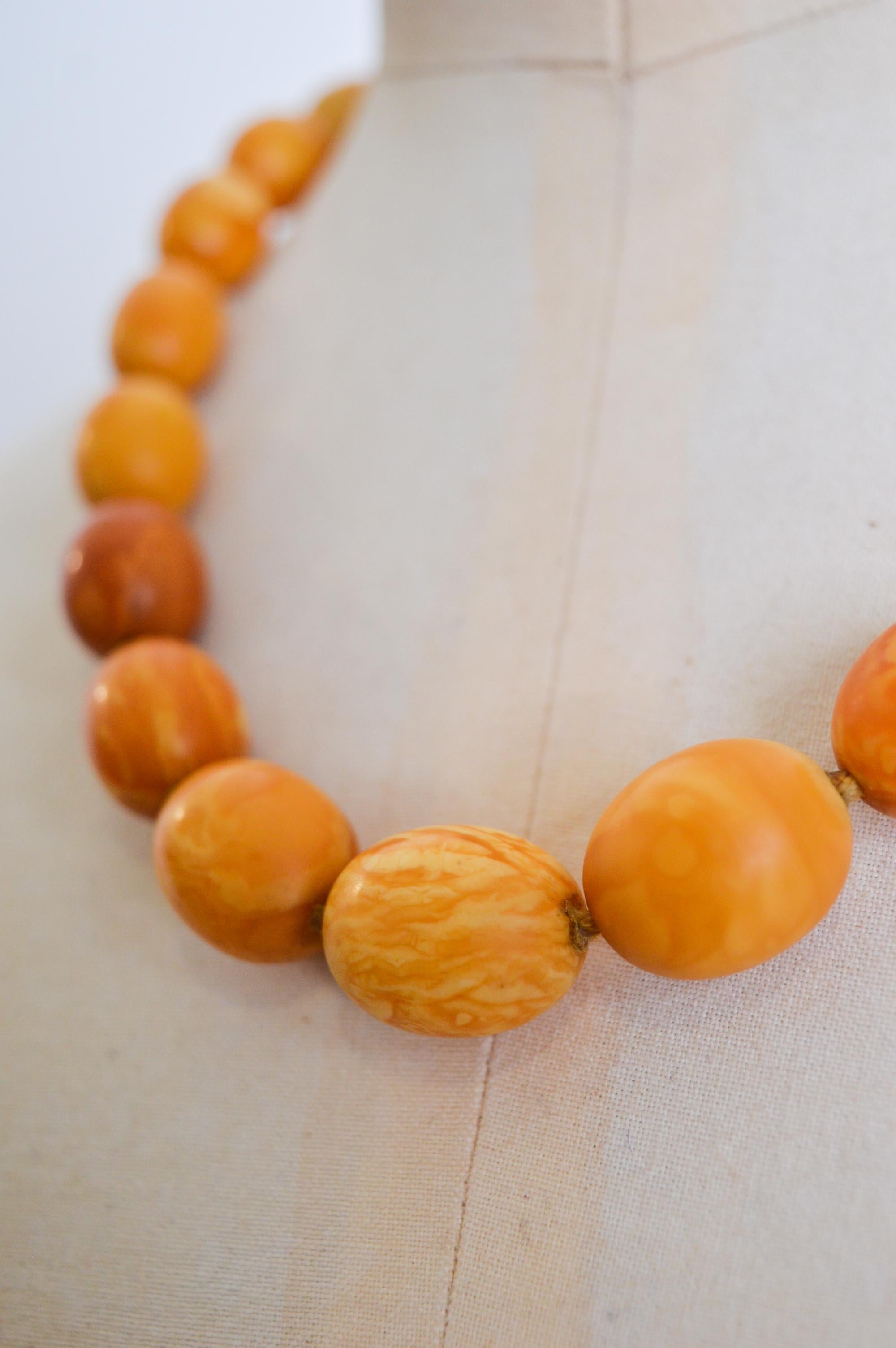Women's or Men's Superb 1930's Graduated Amber Butterscotch Beaded Choker - Necklace For Sale
