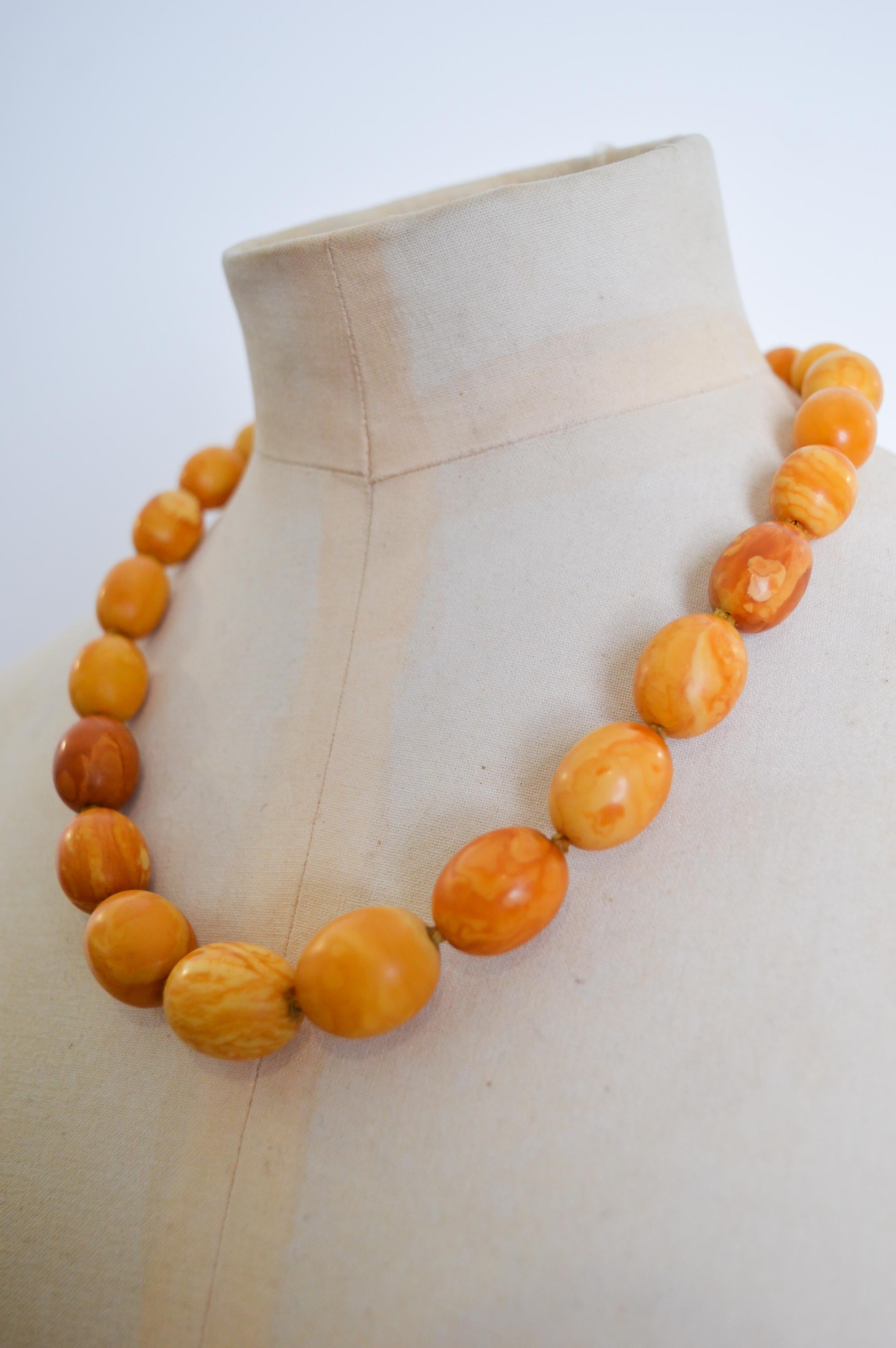 Superb 1930's Graduated Amber Butterscotch Beaded Choker - Necklace For Sale 1