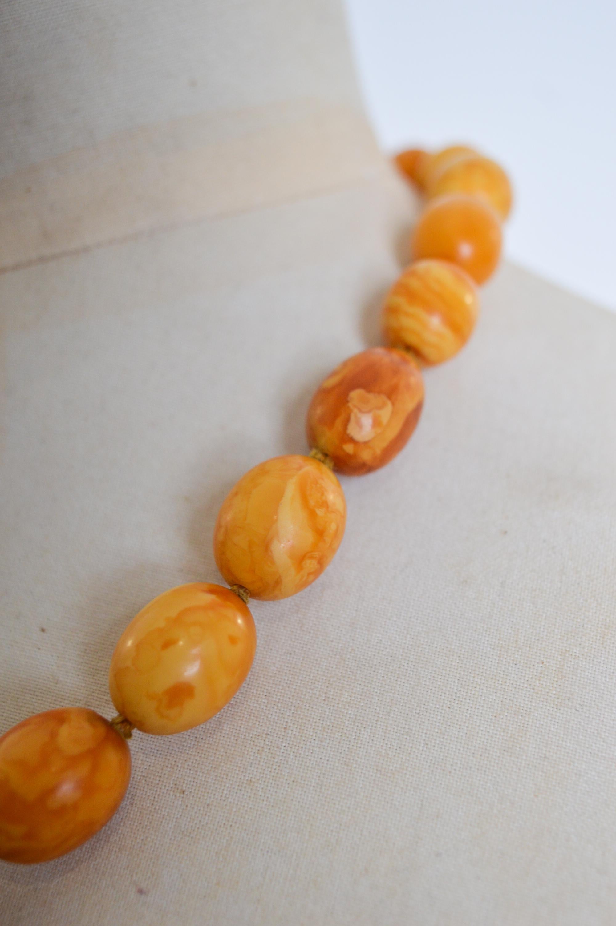 Superb 1930's Graduated Amber Butterscotch Beaded Choker - Necklace For Sale 2