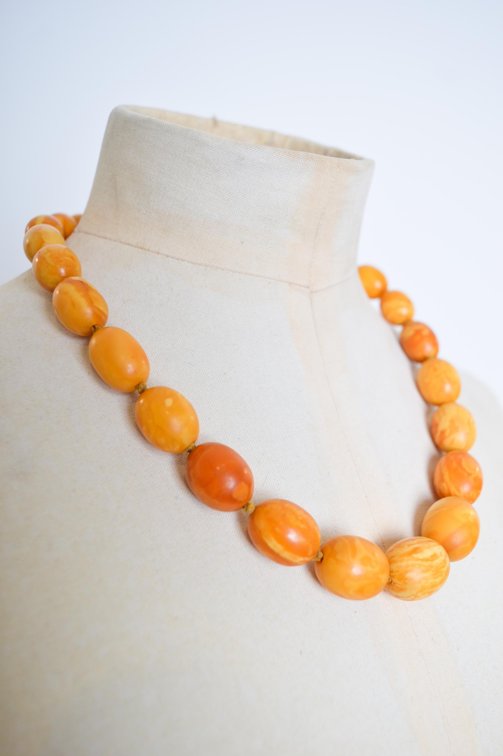 Superb 1930's Graduated Amber Butterscotch Beaded Choker - Necklace For Sale 3