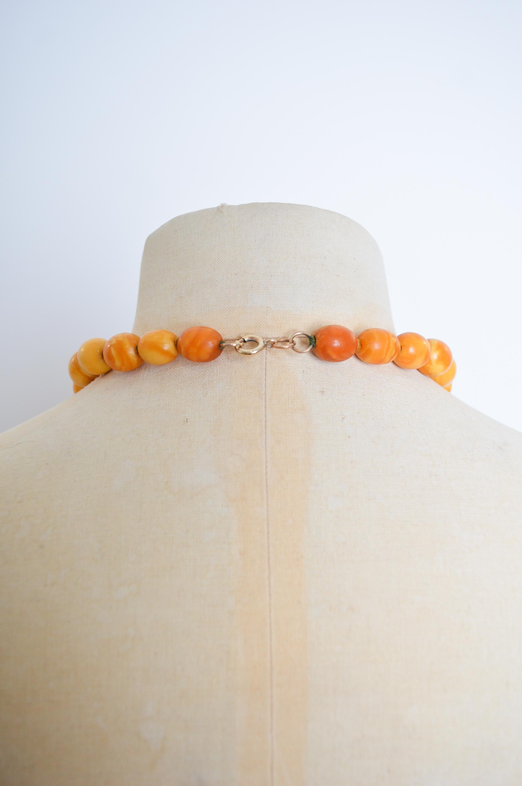 Superb 1930's Graduated Amber Butterscotch Beaded Choker - Necklace For Sale 4
