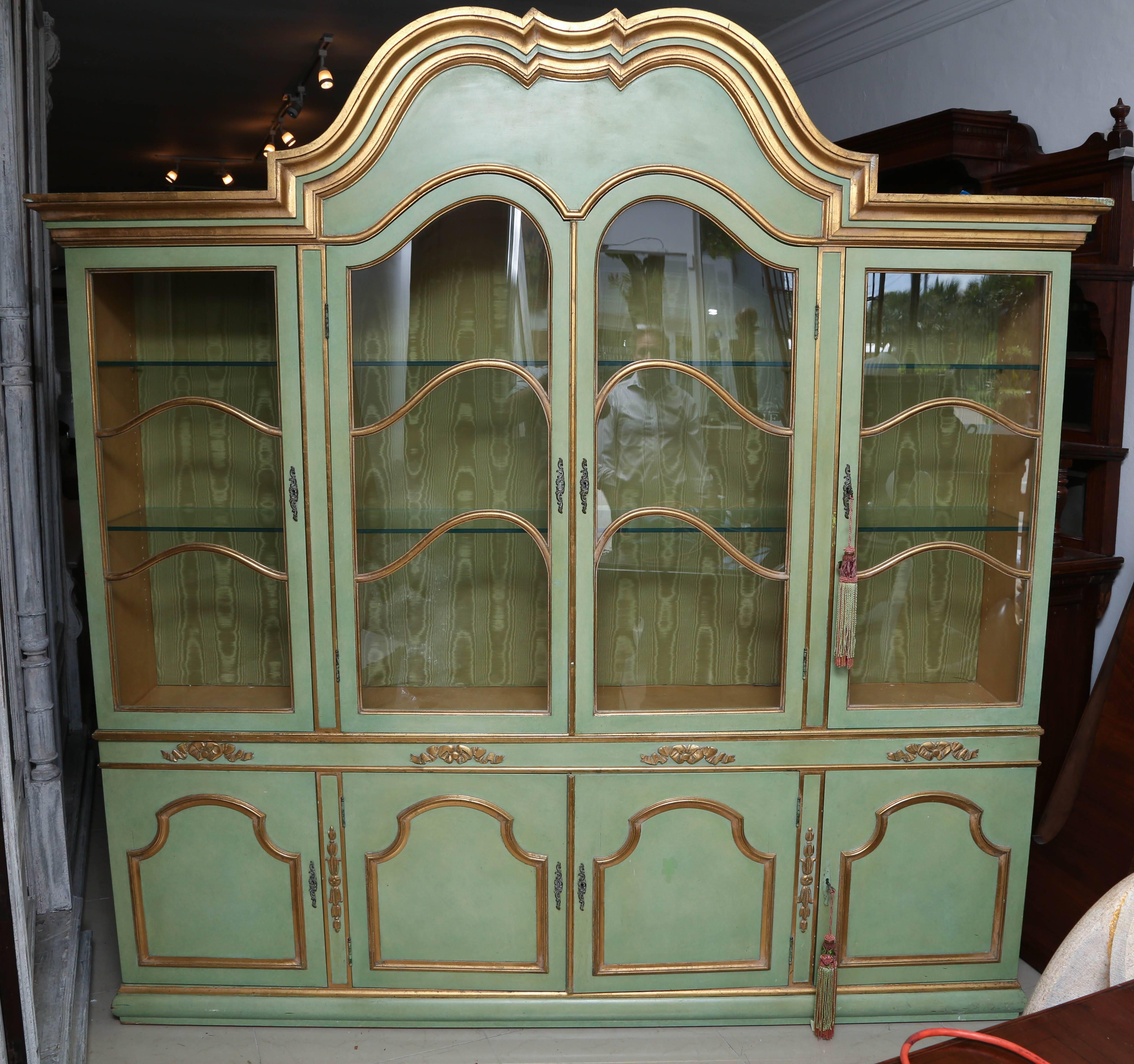 Superb 1950s Italian Baroque Style Parcel Gilt Green Painted Cabinet 2