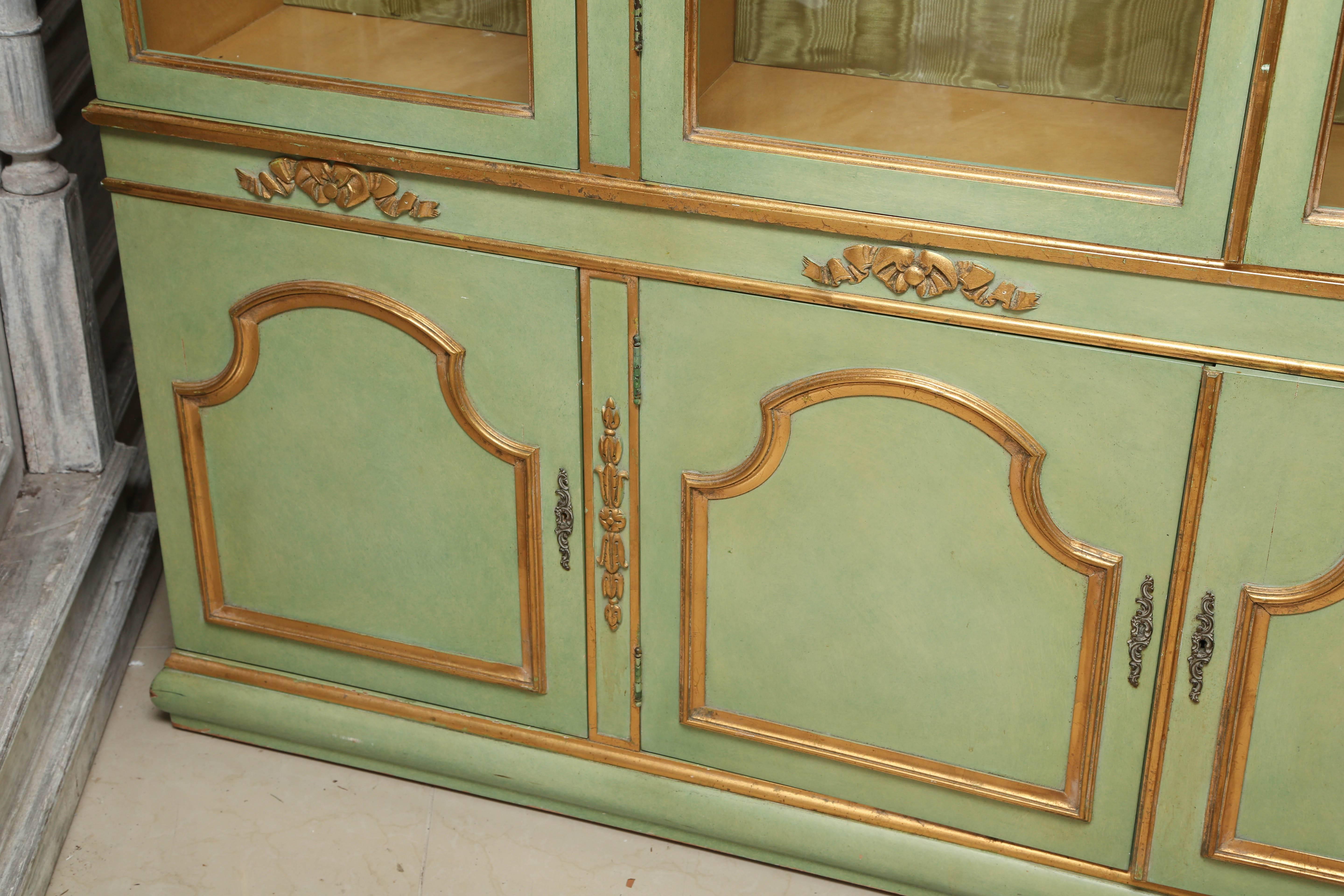 Superb 1950s Italian Baroque Style Parcel Gilt Green Painted Cabinet 3