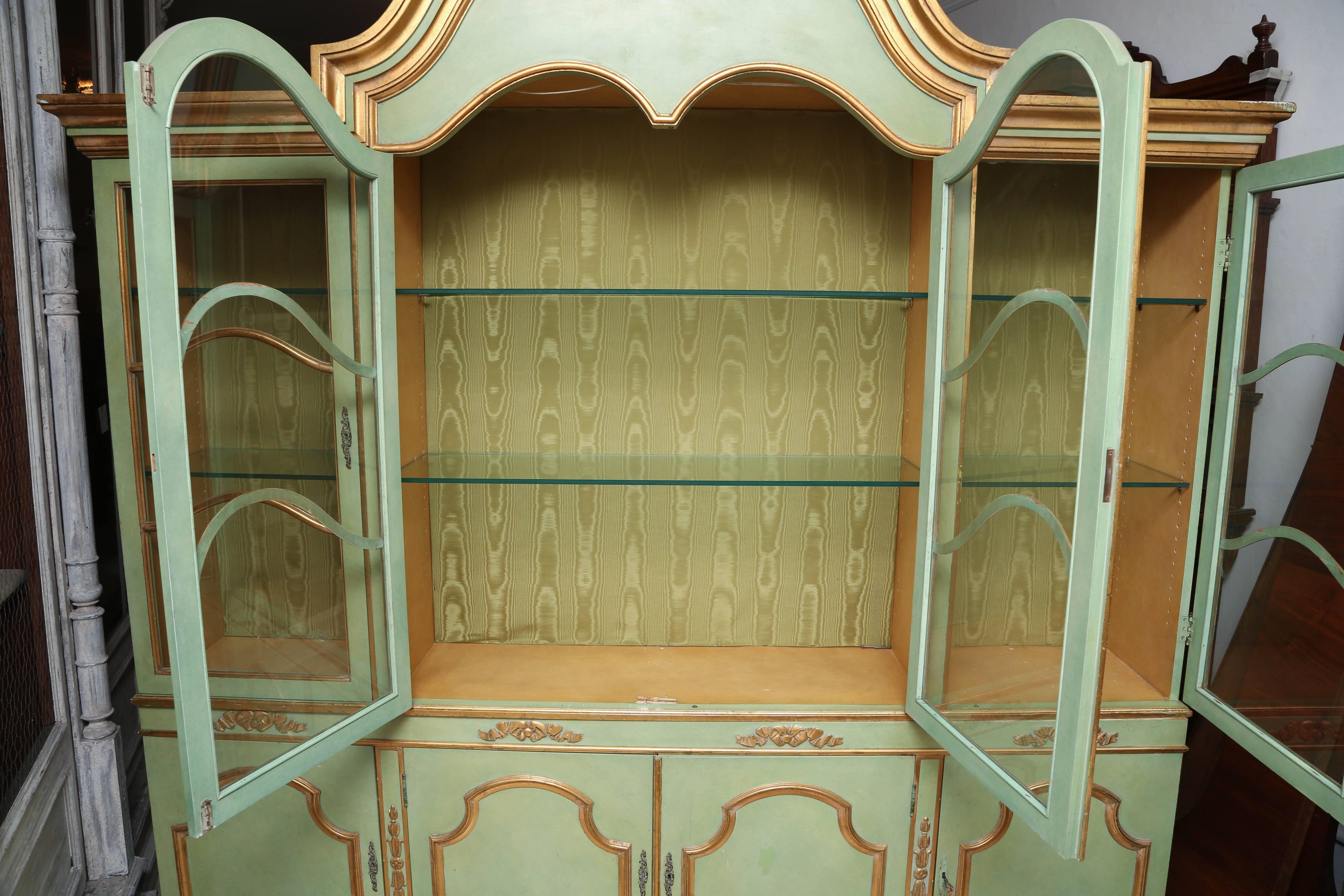 Superb 1950s Italian Baroque Style Parcel Gilt Green Painted Cabinet 4