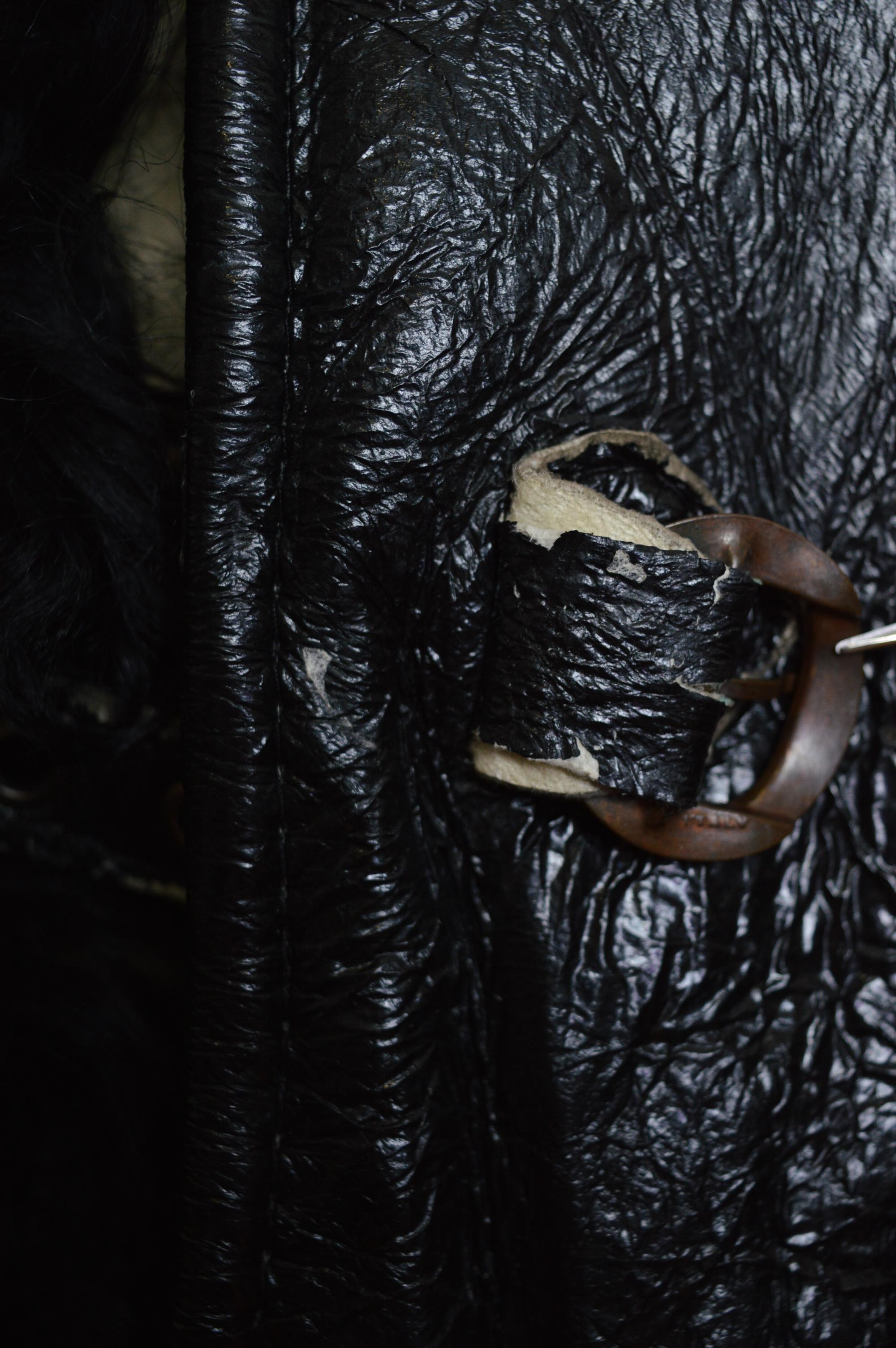Superb 1960s Black shiny Painted Vinyl & Curly Shearling - sheepskin Coat For Sale 7
