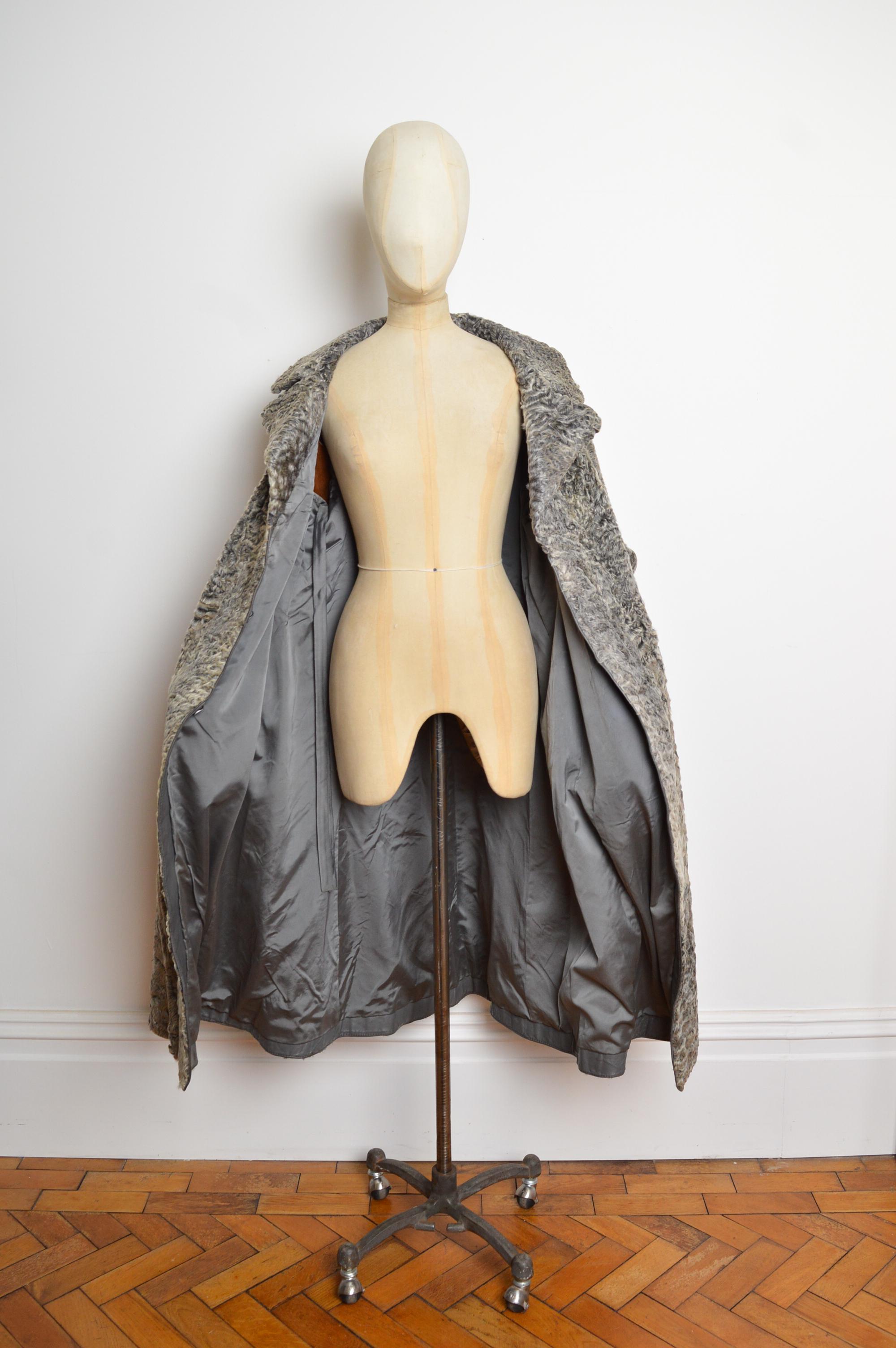 Superbo cappotto sartoriale grigio degli anni '70 in pelliccia d'agnello Astrakhan Karakul in vendita 8