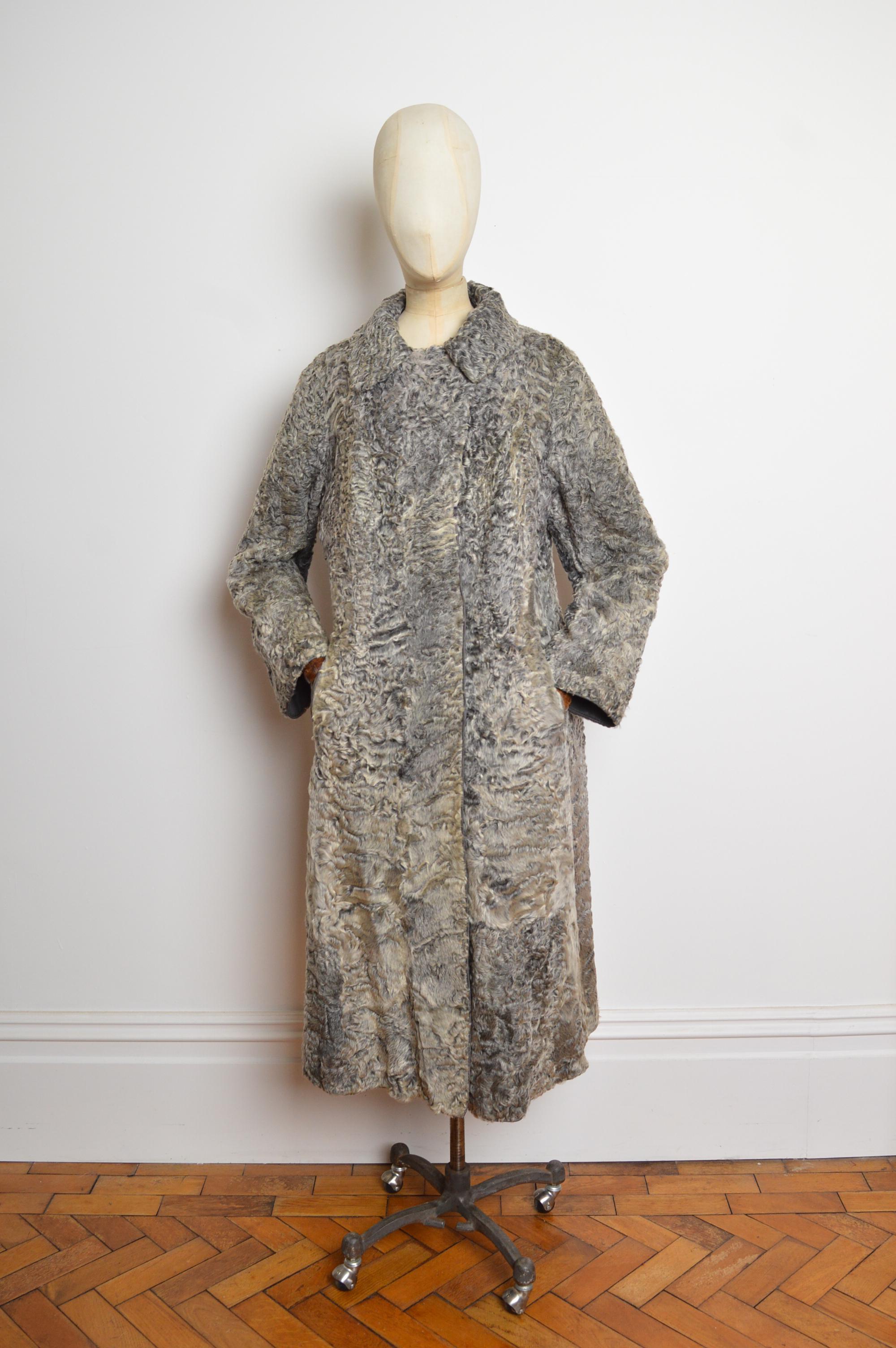 Superbo cappotto sartoriale grigio degli anni '70 in pelliccia d'agnello Astrakhan Karakul in vendita 1