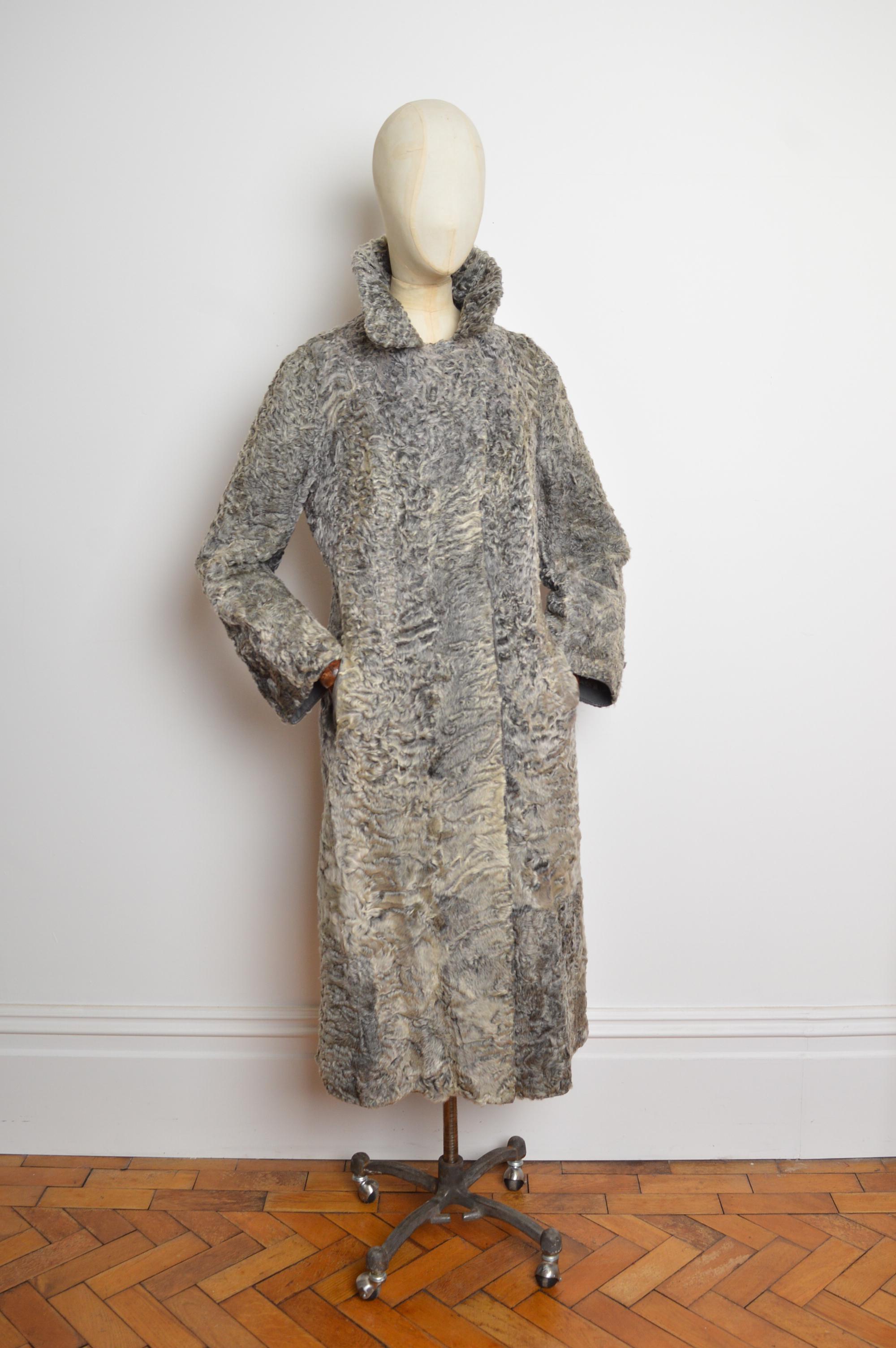 Superbo cappotto sartoriale grigio degli anni '70 in pelliccia d'agnello Astrakhan Karakul in vendita 3