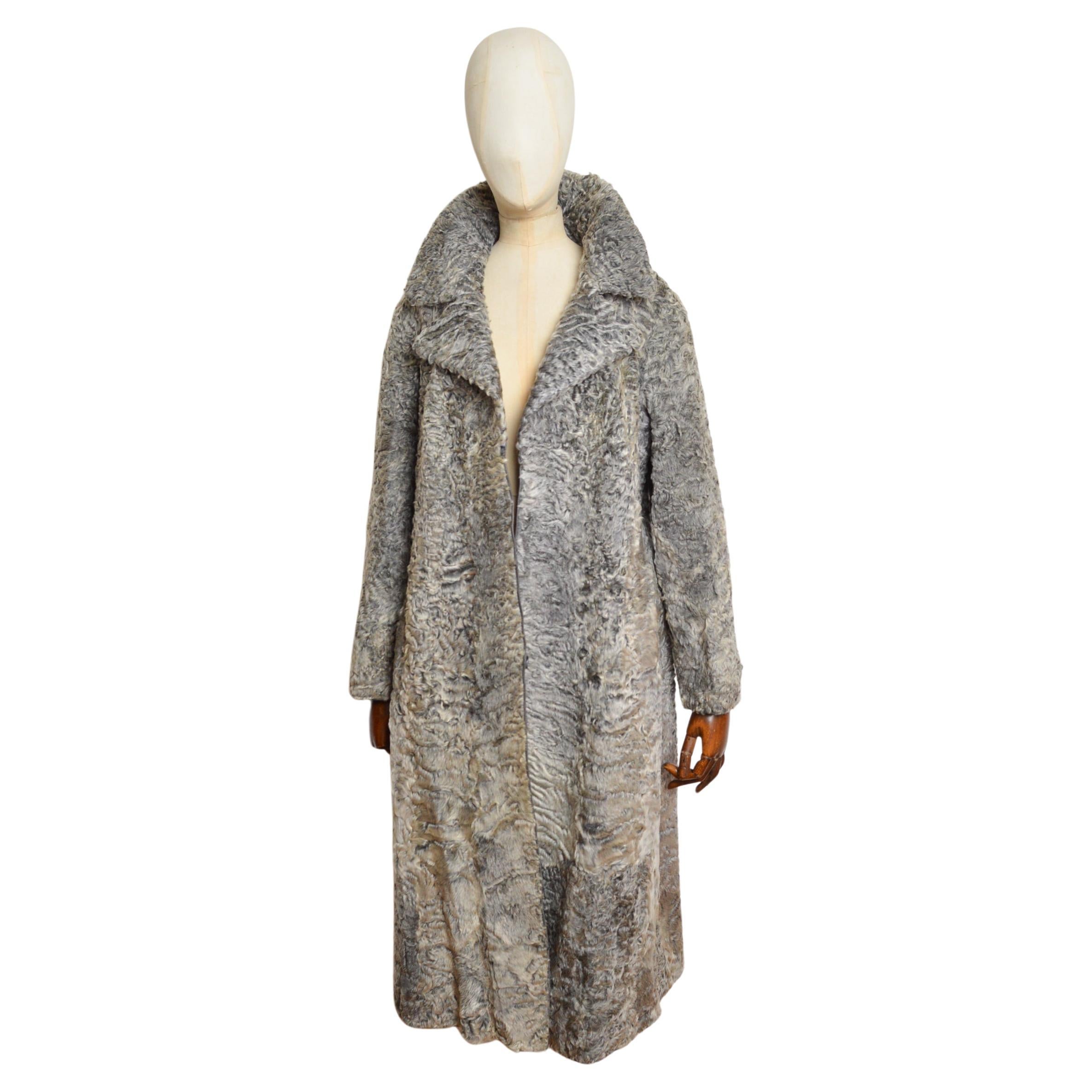 Superbo cappotto sartoriale grigio degli anni 
70 in pelliccia d
agnello Astrakhan Karakul