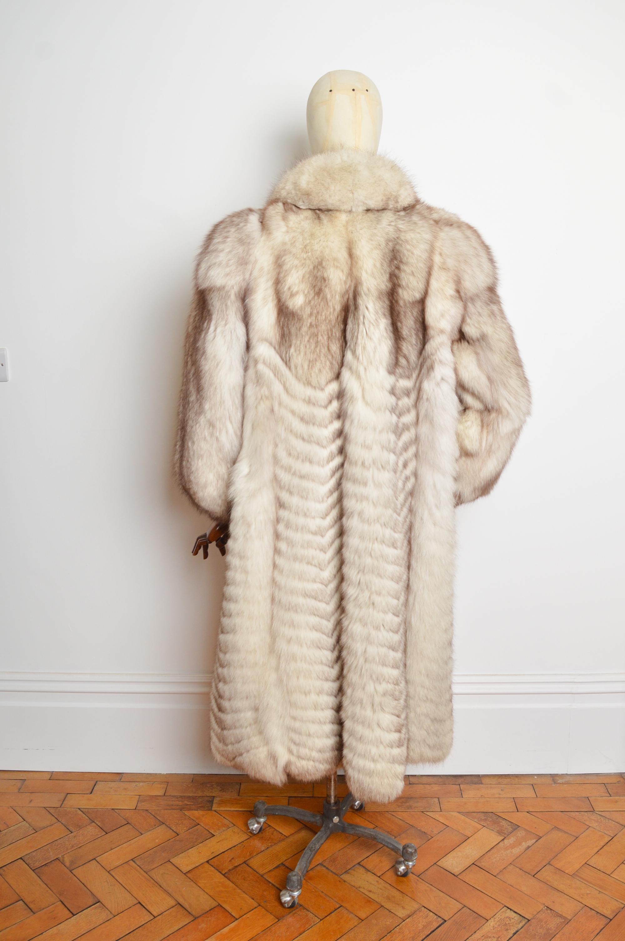 Superbo cappotto vintage anni '80 in pelliccia di volpe artica bianca a tutta lunghezza in vendita 6