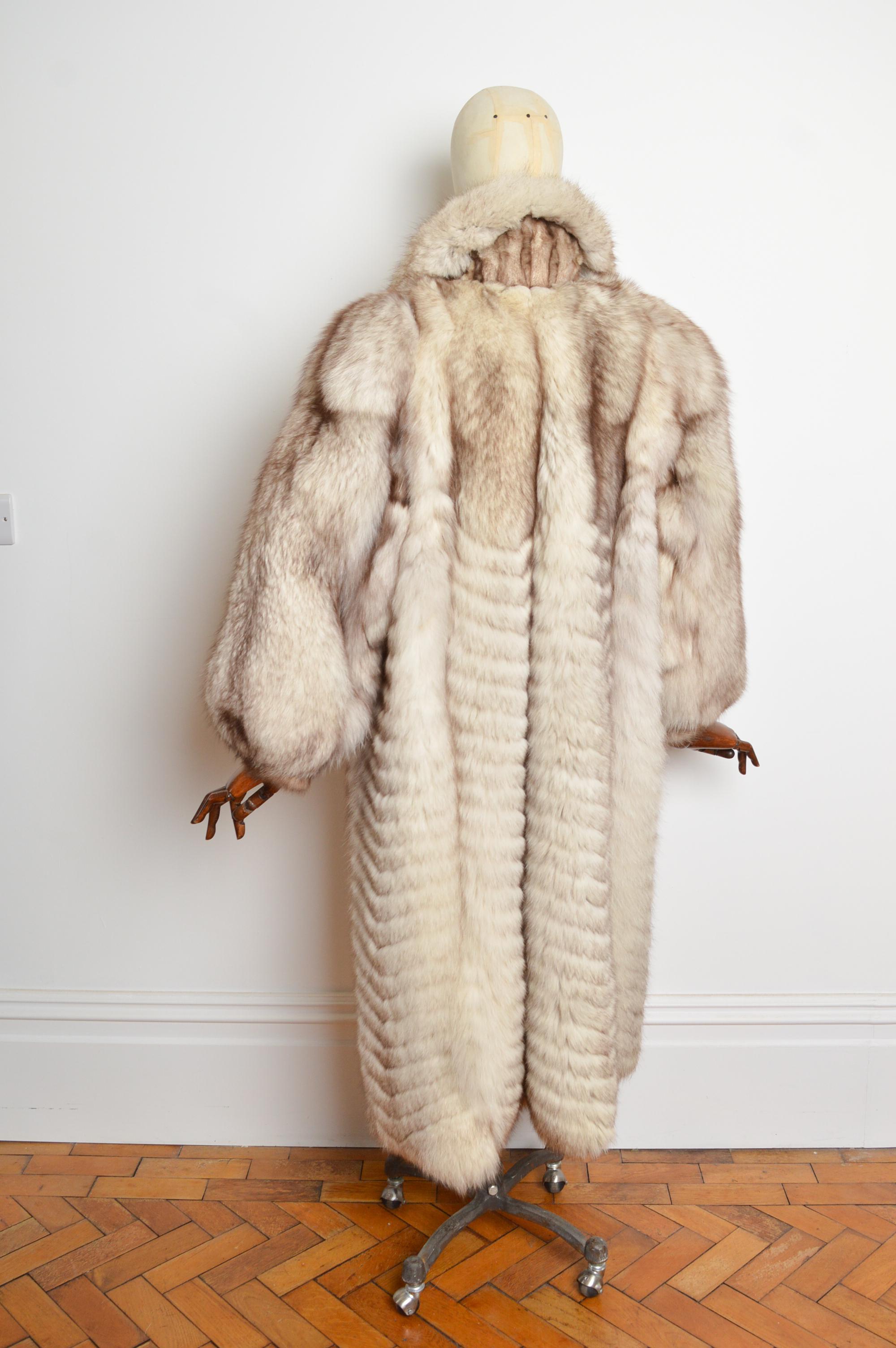 Superbo cappotto vintage anni '80 in pelliccia di volpe artica bianca a tutta lunghezza in vendita 7
