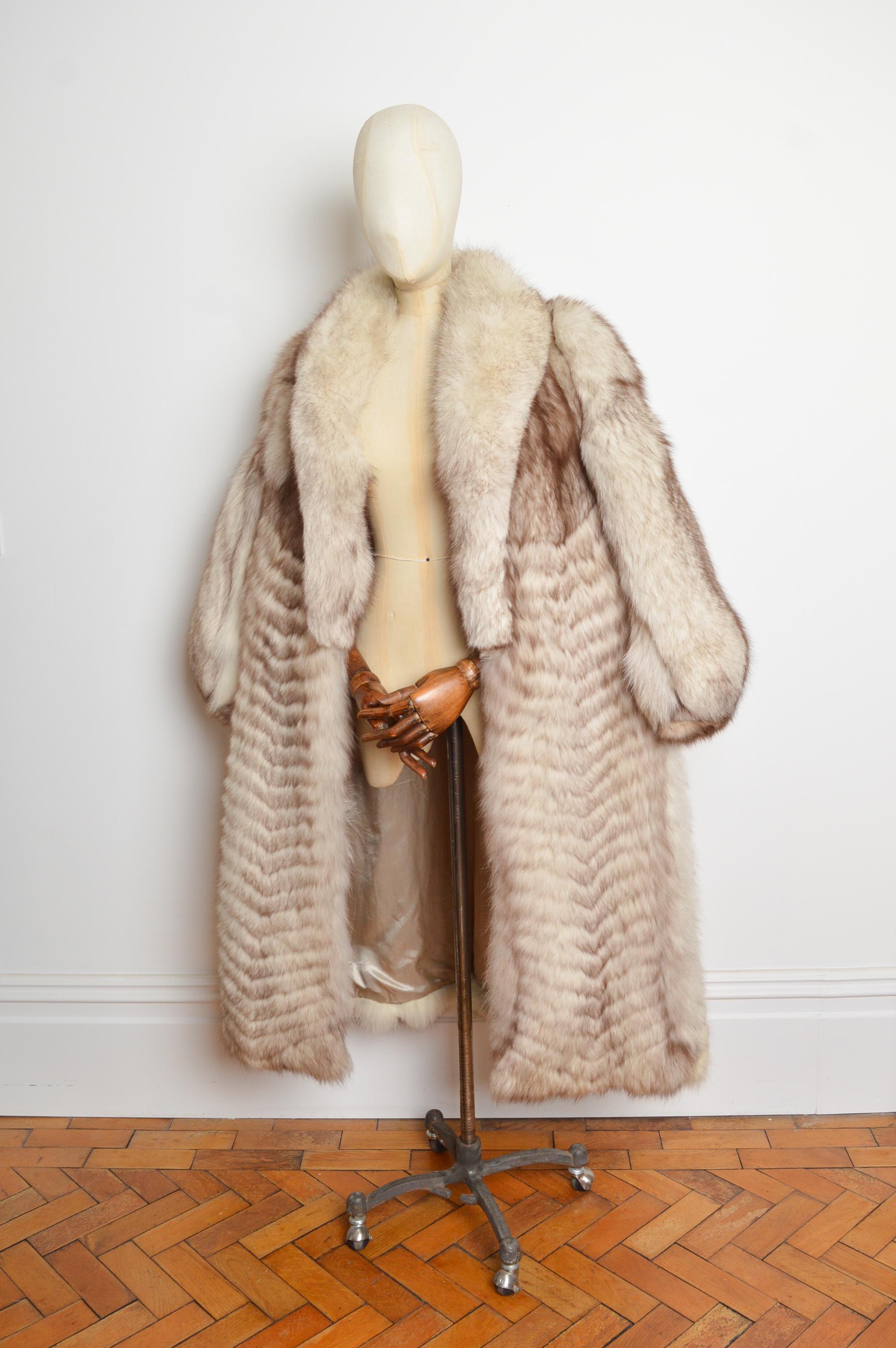 Superbo cappotto vintage anni '80 in pelliccia di volpe artica bianca a tutta lunghezza in vendita 13