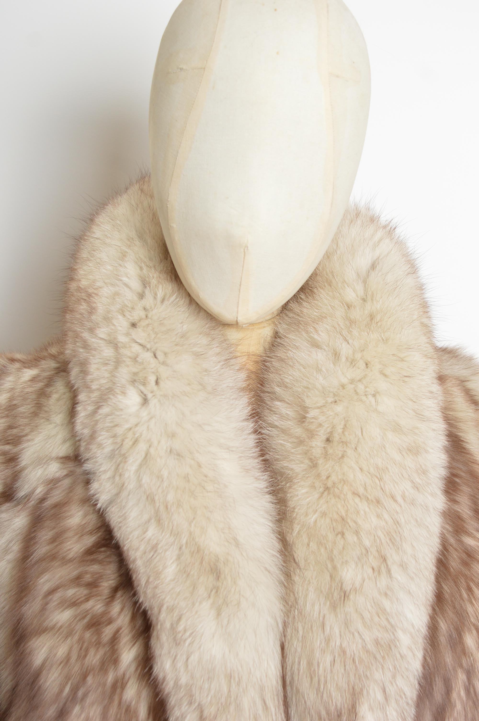 Superbo cappotto vintage anni '80 in pelliccia di volpe artica bianca a tutta lunghezza In condizioni buone in vendita a Sheffield, GB
