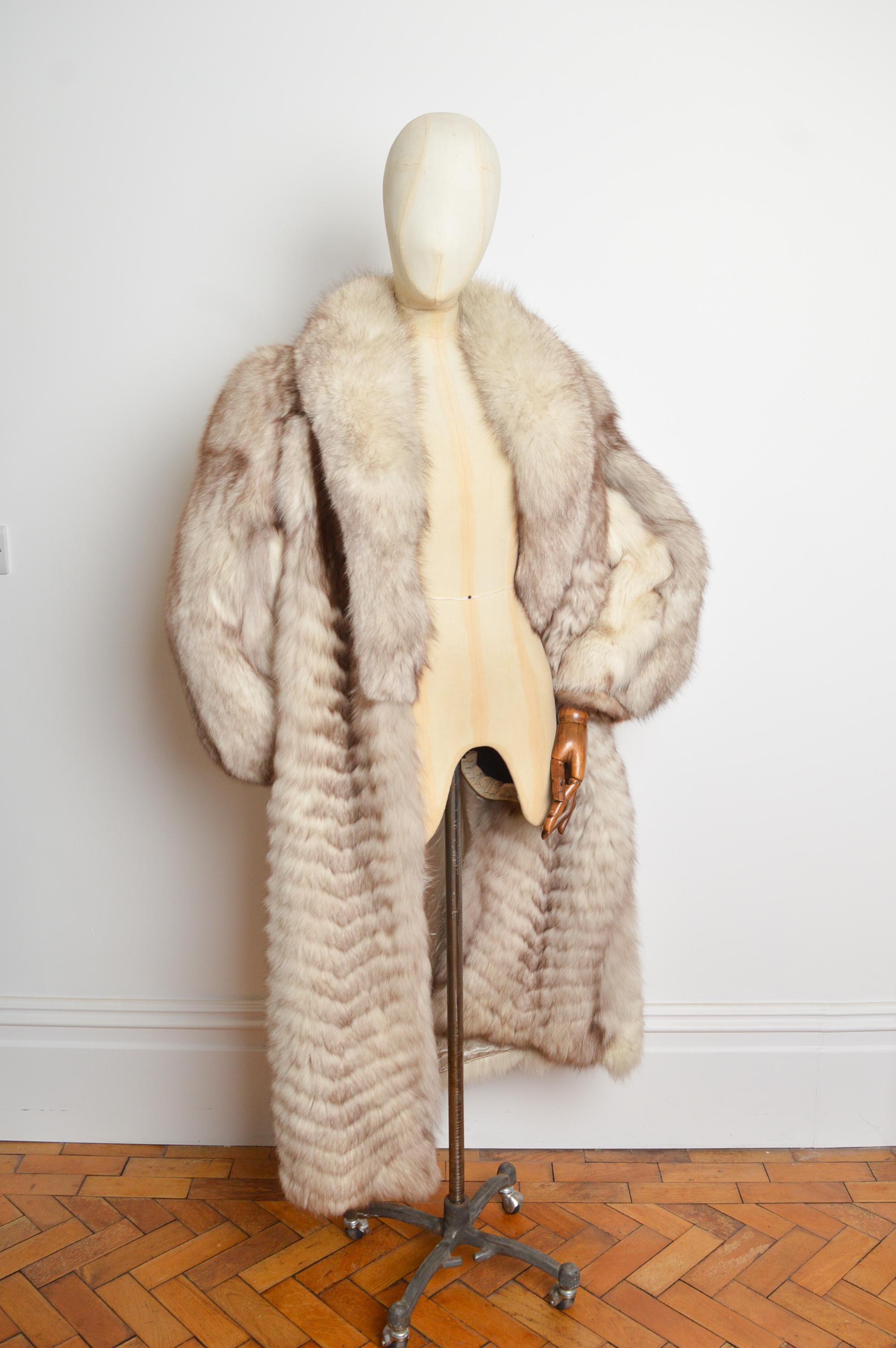 Superbo cappotto vintage anni '80 in pelliccia di volpe artica bianca a tutta lunghezza in vendita 1