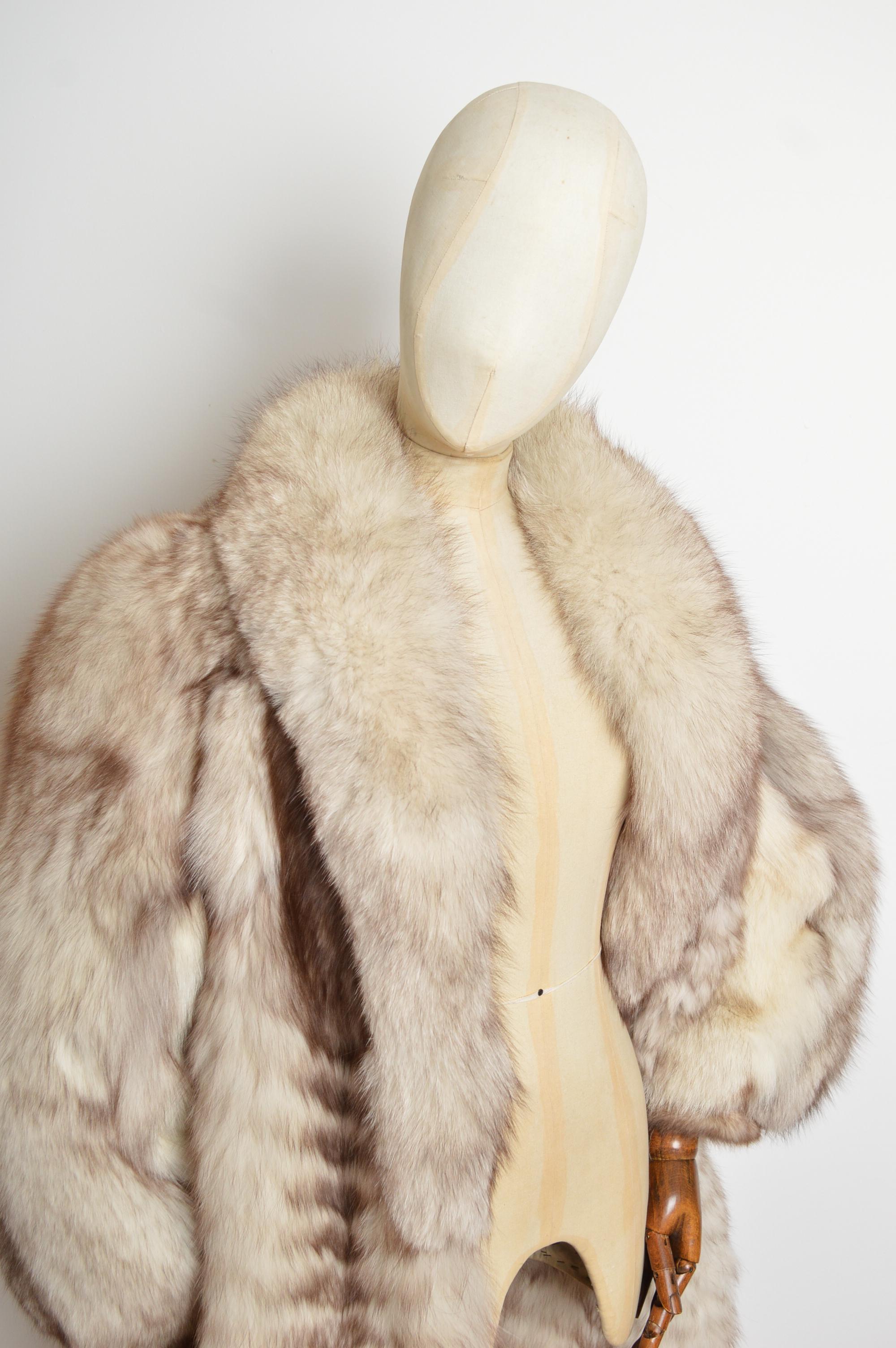 Superbo cappotto vintage anni '80 in pelliccia di volpe artica bianca a tutta lunghezza in vendita 2