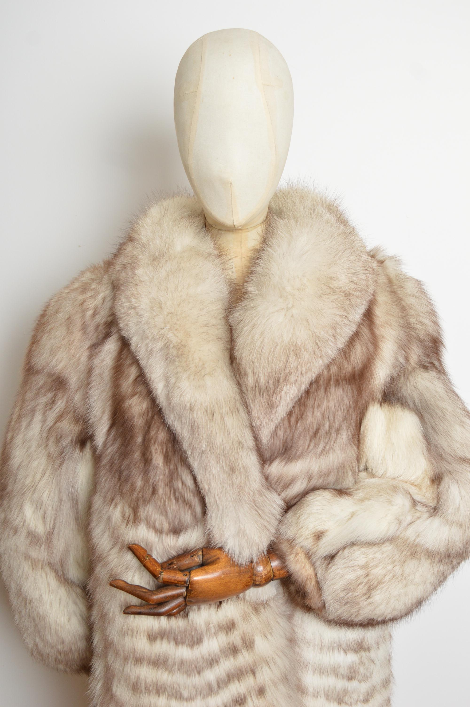 Superbo cappotto vintage anni '80 in pelliccia di volpe artica bianca a tutta lunghezza in vendita 3