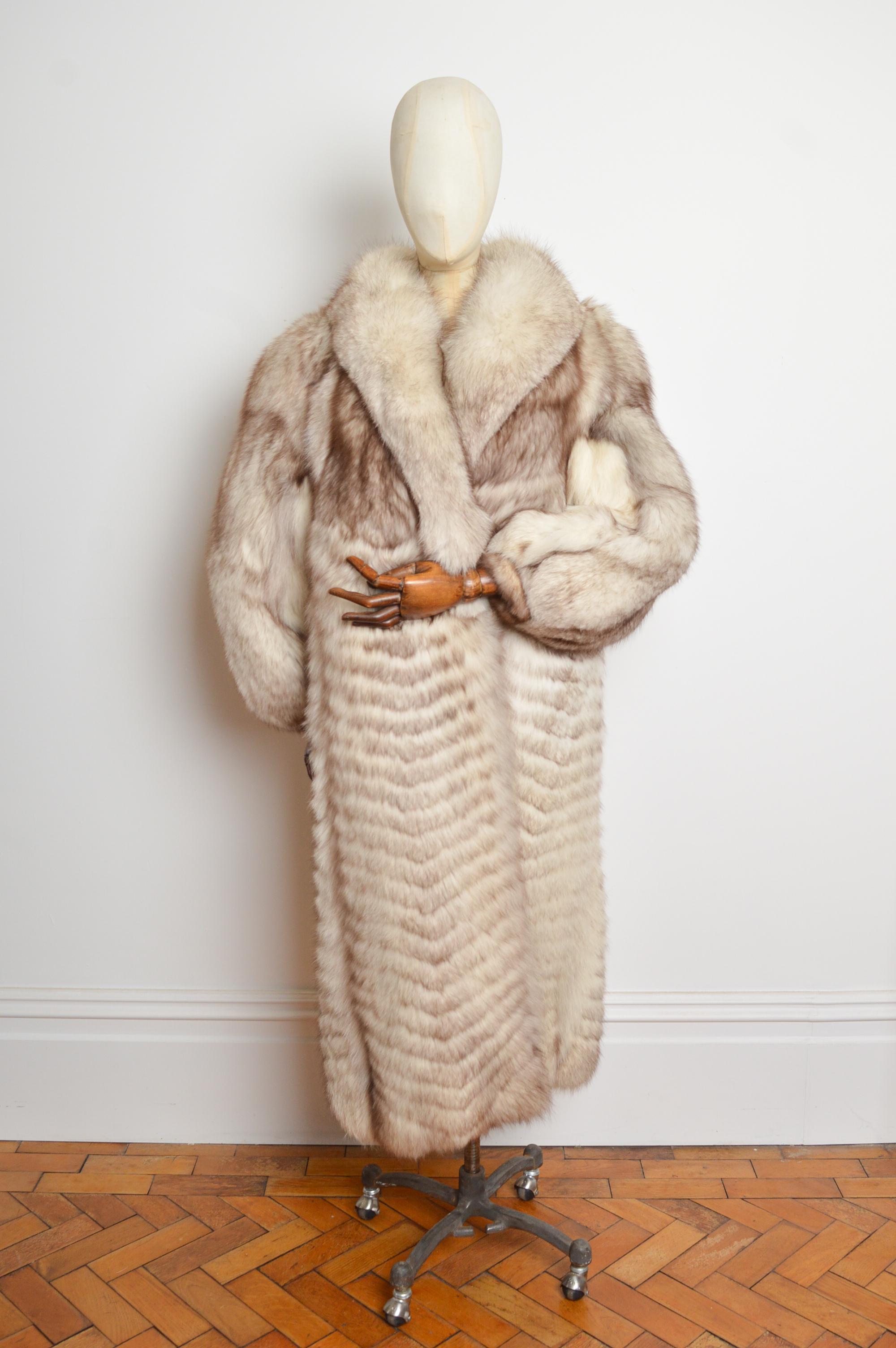 Superbo cappotto vintage anni '80 in pelliccia di volpe artica bianca a tutta lunghezza in vendita 4